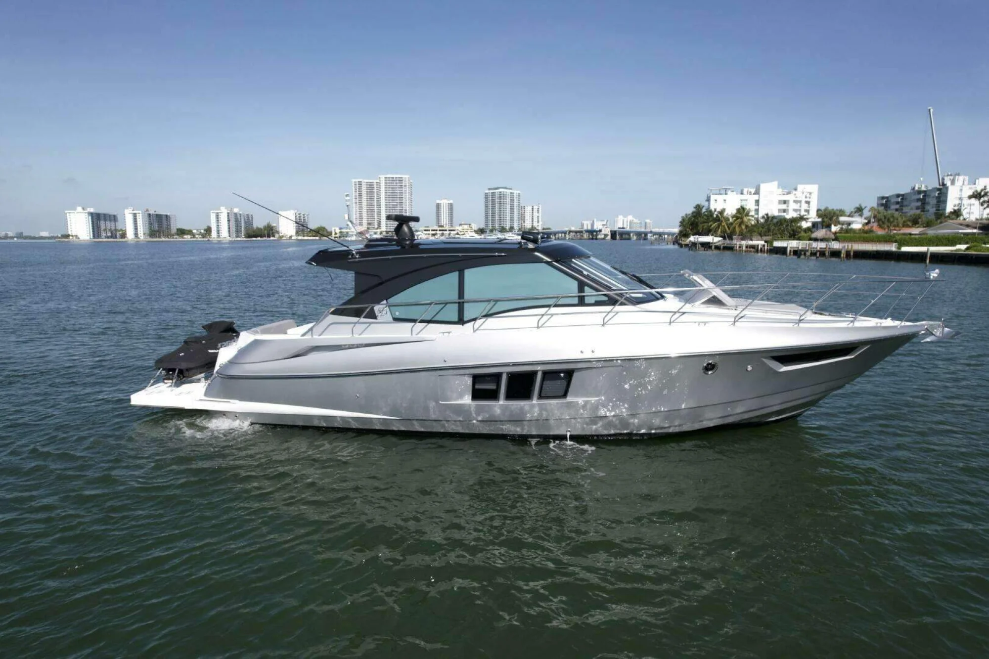 2018 Cruisers Yachts Cantius 45 - Image 5