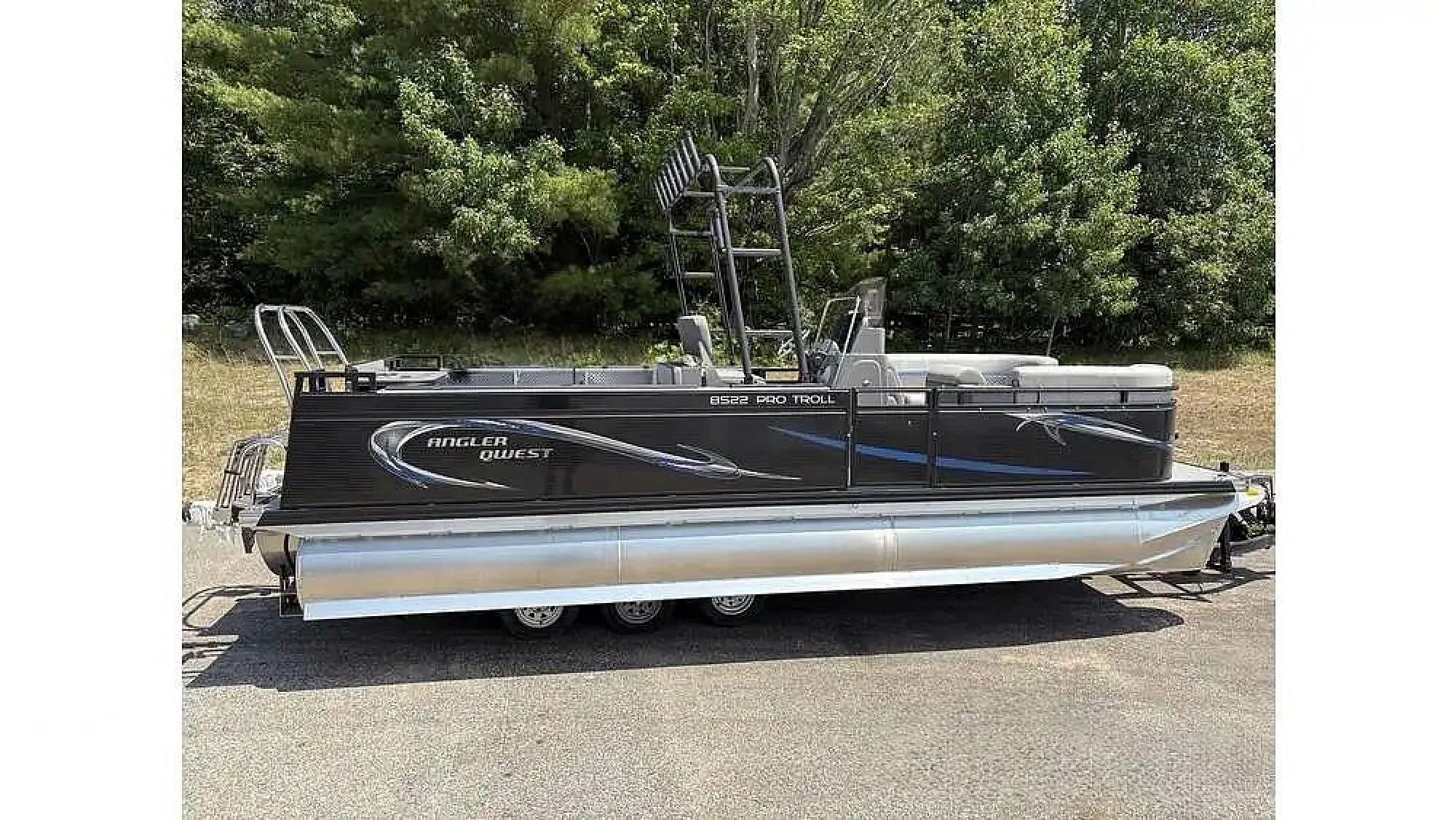 2023 Angler Qwest 8522 Pro Troll - Main Image