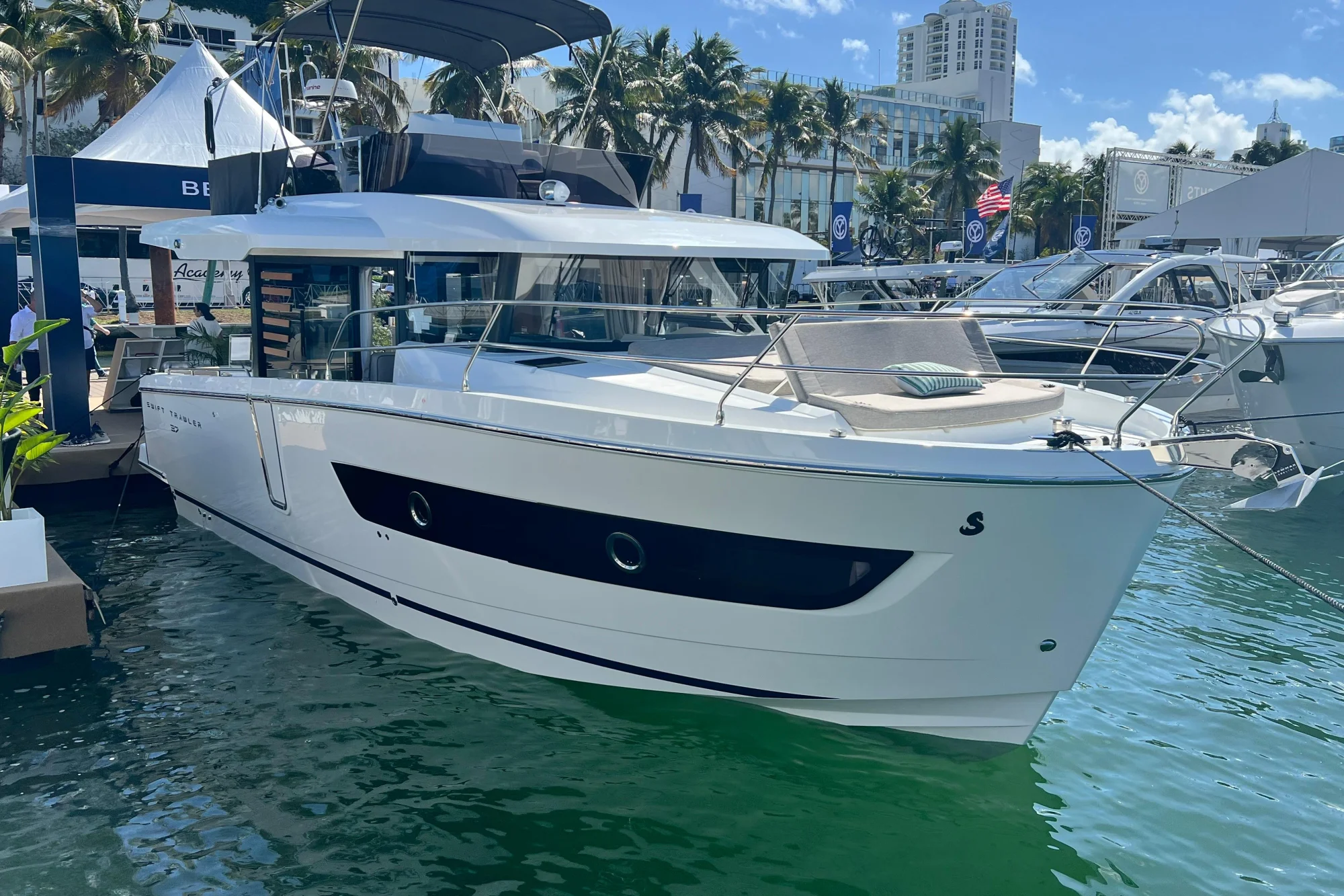 2027 Beneteau Swift Trawler 37 Fly