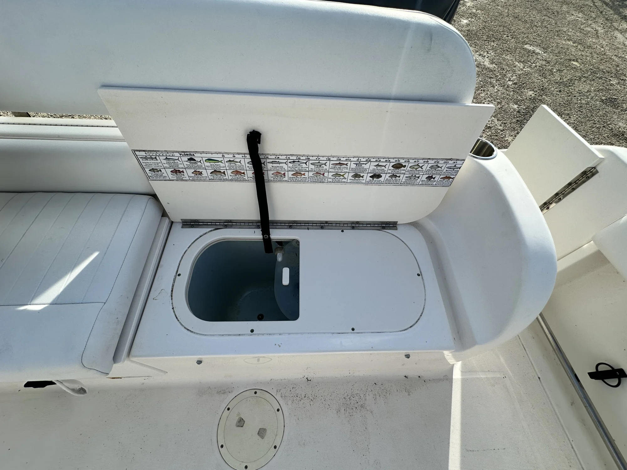 2016 Robalo R265 - Image 5