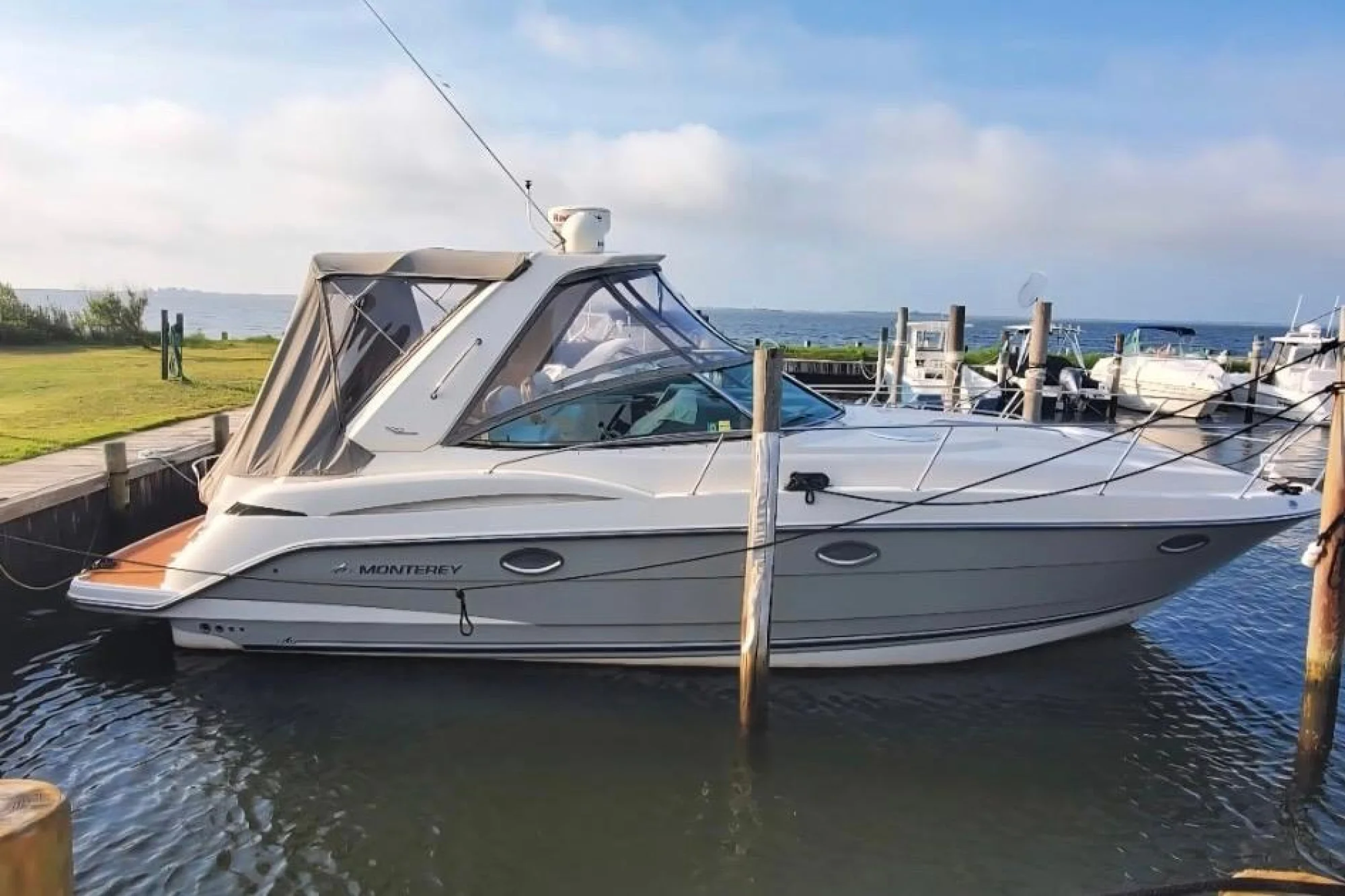2009 Monterey 320 Sport Yacht