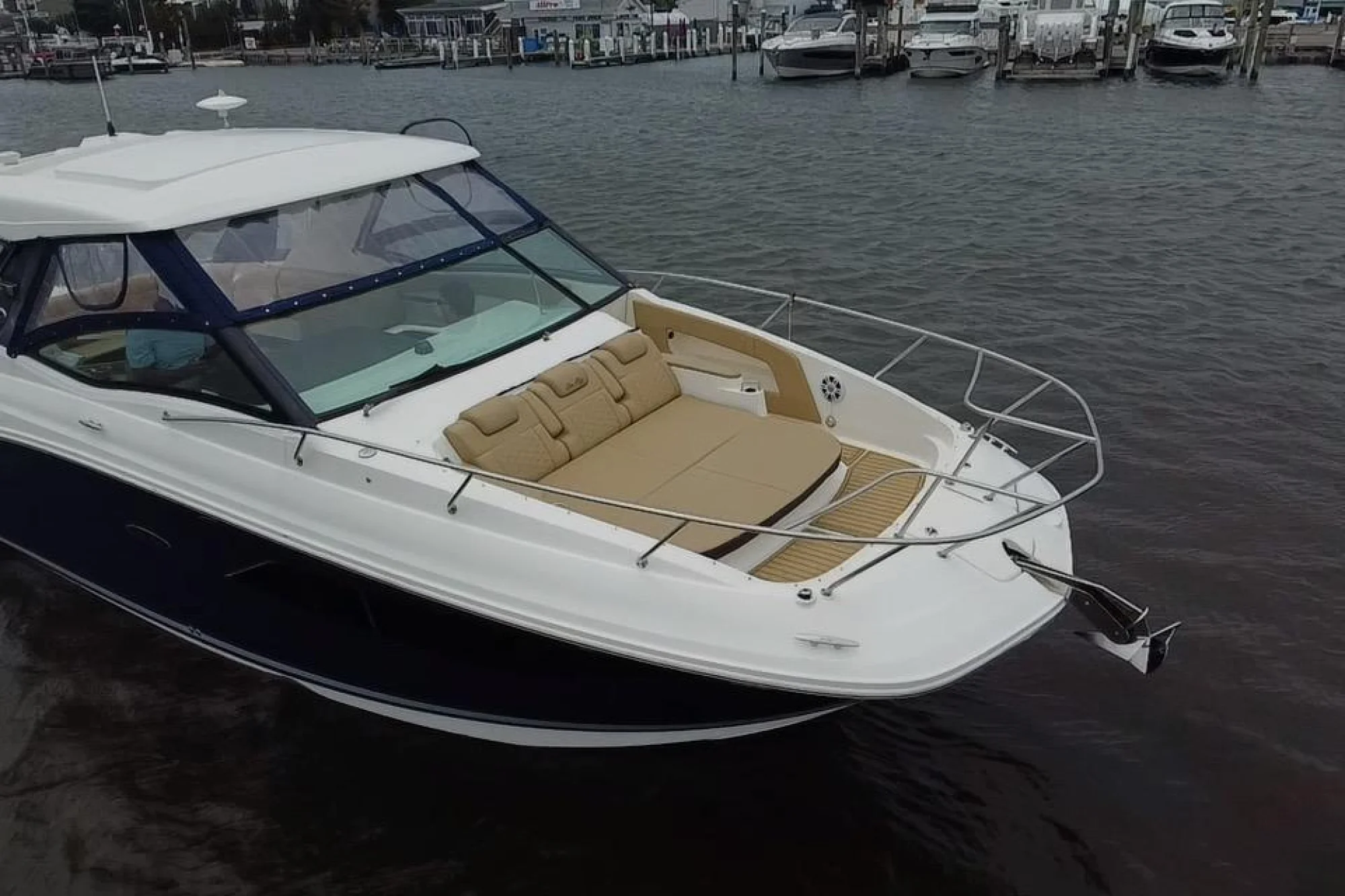 2021 Sea Ray Sundancer 320 Outboard - Image 5