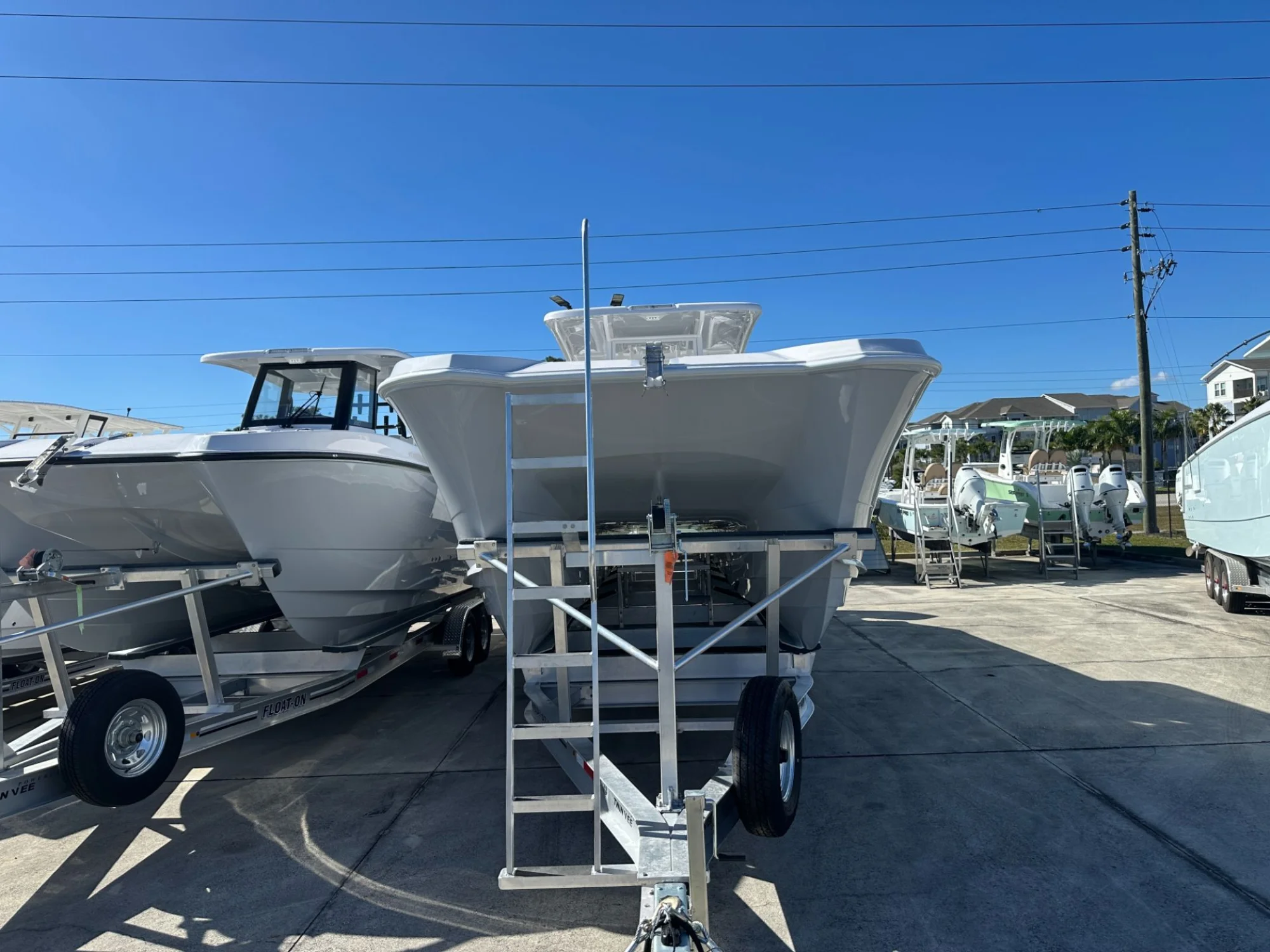 2026 Twin Vee 340 GFX - Image 2