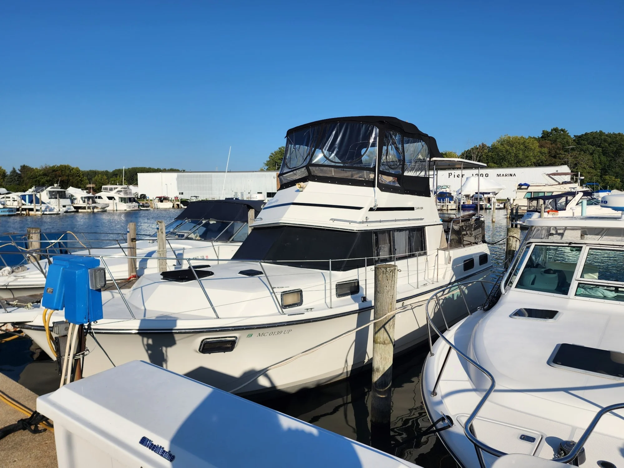 36 ft 1989 Carver 3607 Aft Cabin Motor Yacht