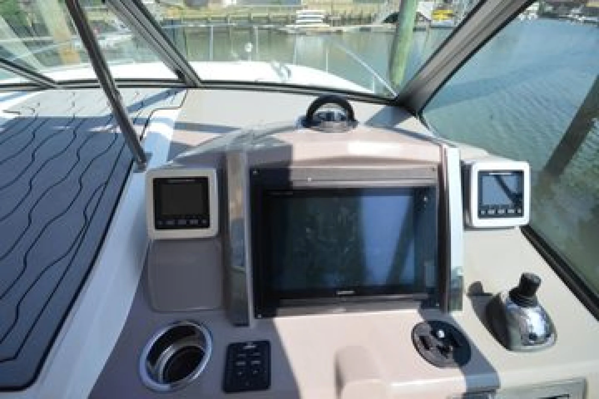 2012 33' Chaparral 330 Signature | 33ft - Image 4