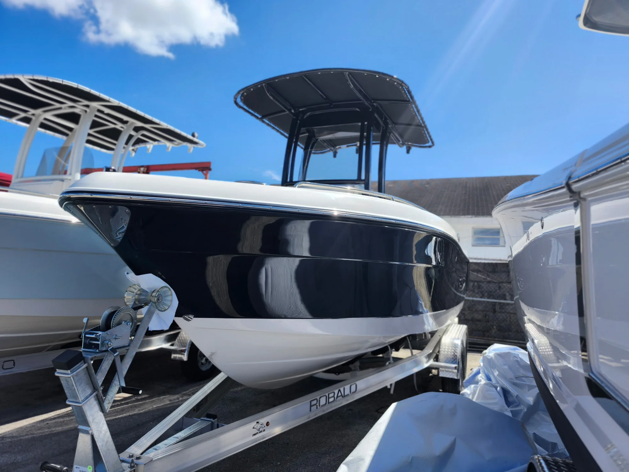 2025 ROBALO 222 Explorer - Image 2