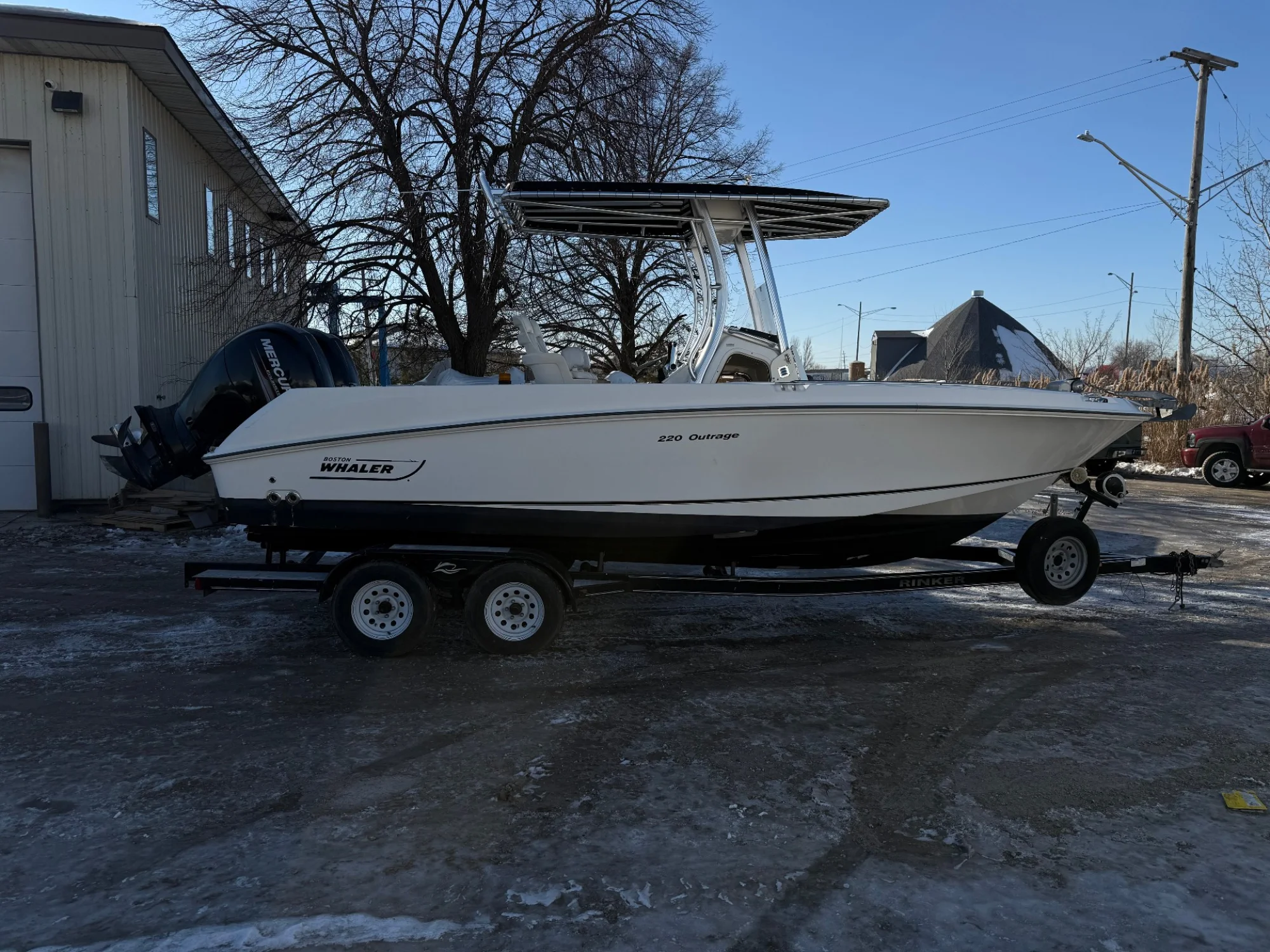 2013 Boston Whaler 220 Outrage - Twin 150's