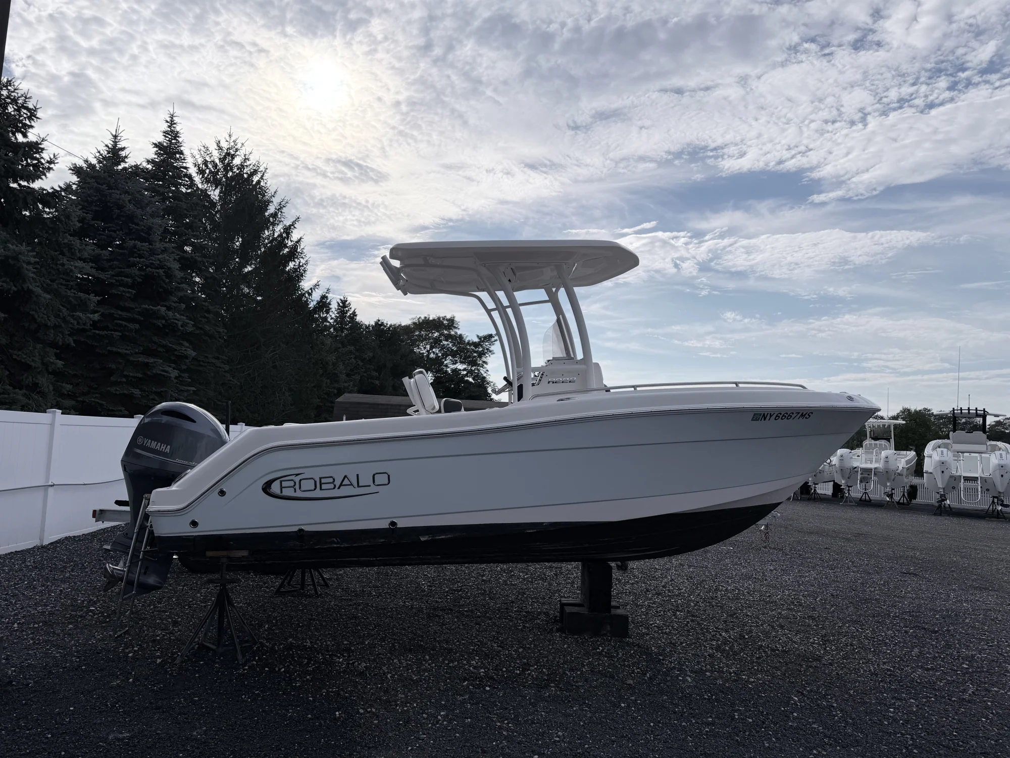 2022 Robalo R222 Explorer - Image 4