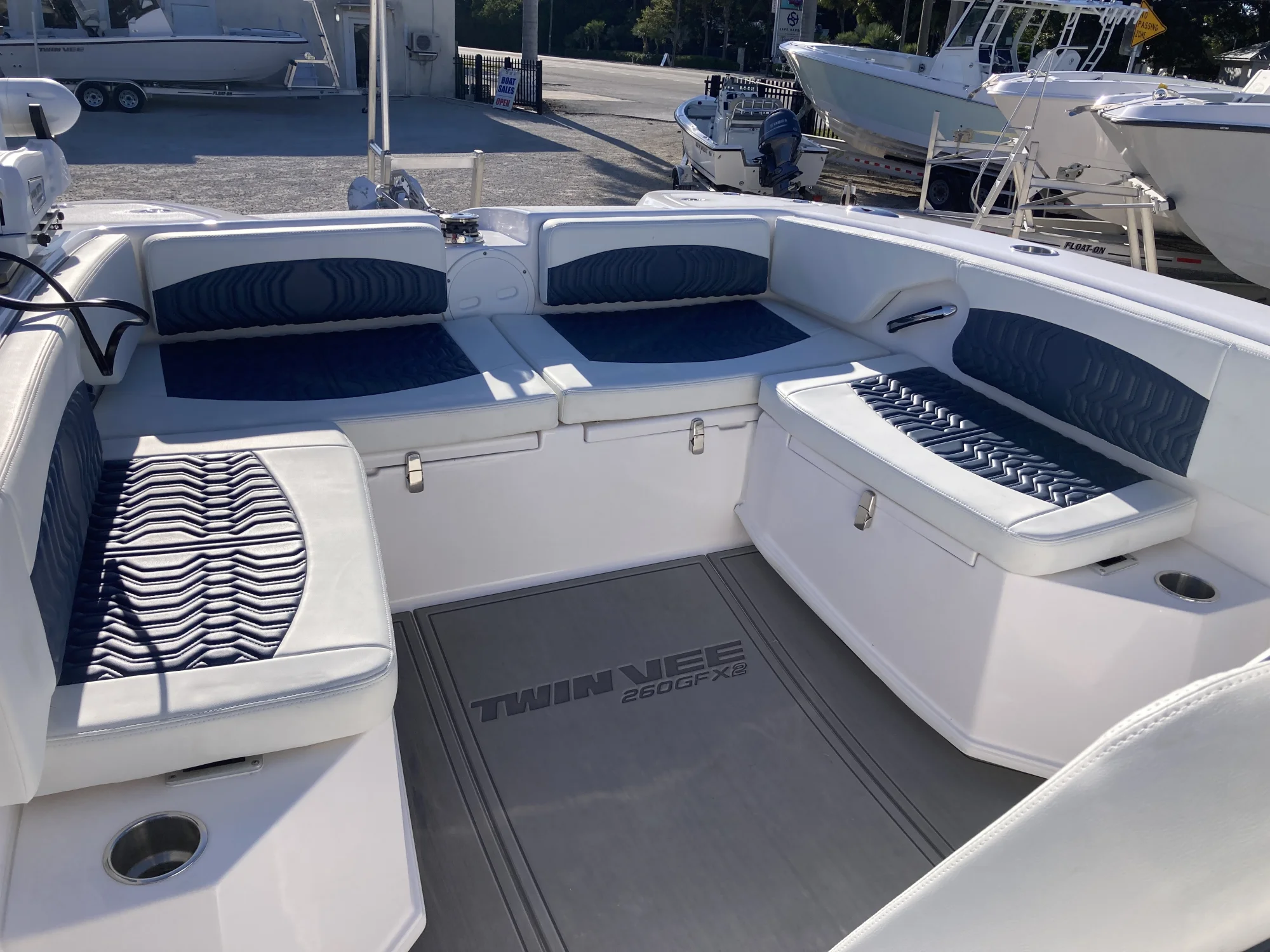 2025 Twin Vee 260 GFX2 - Image 5