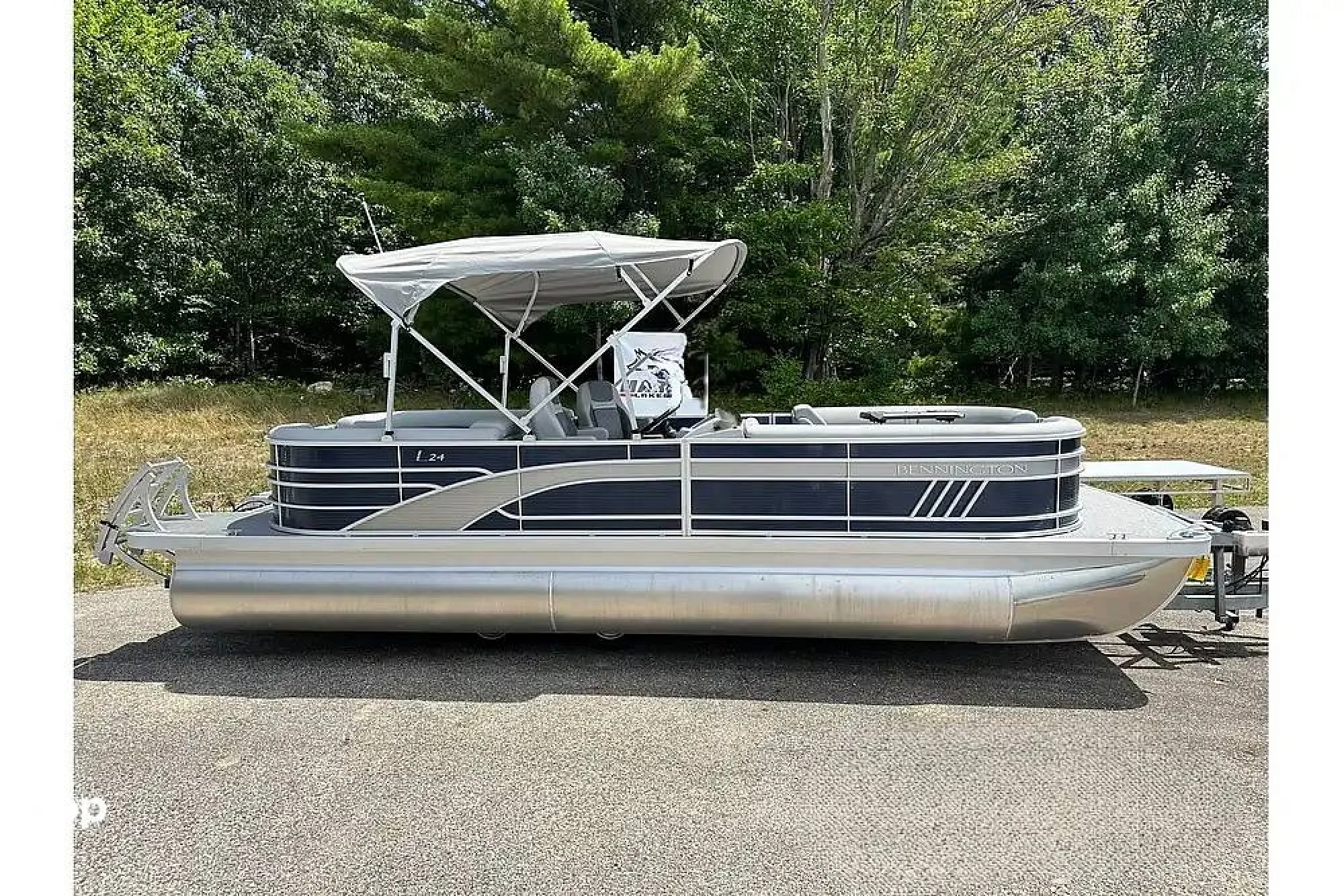 2023 Bennington 24LSR - Main Image