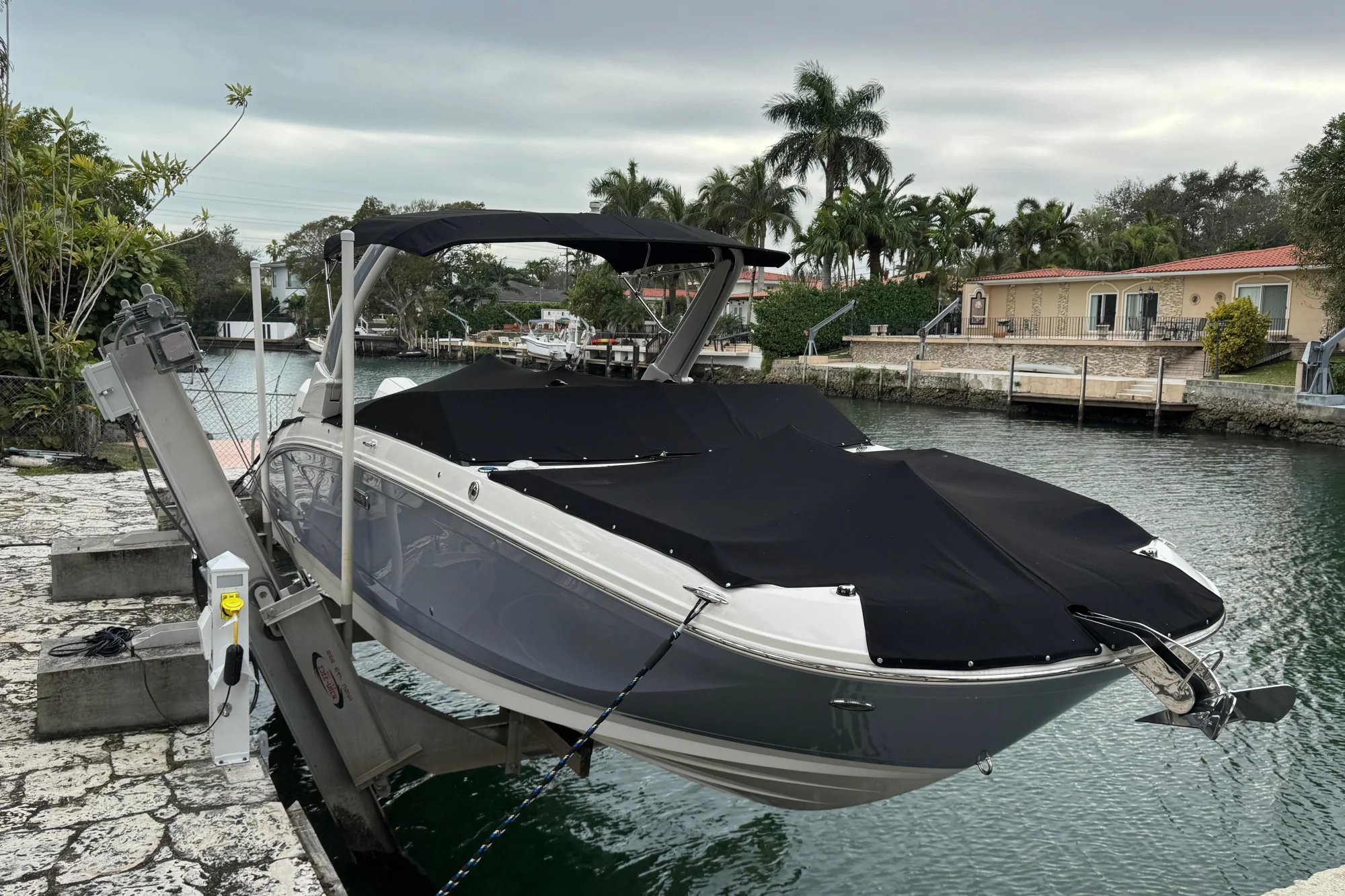 Sea Ray SDX 290 Outboard - Image 5