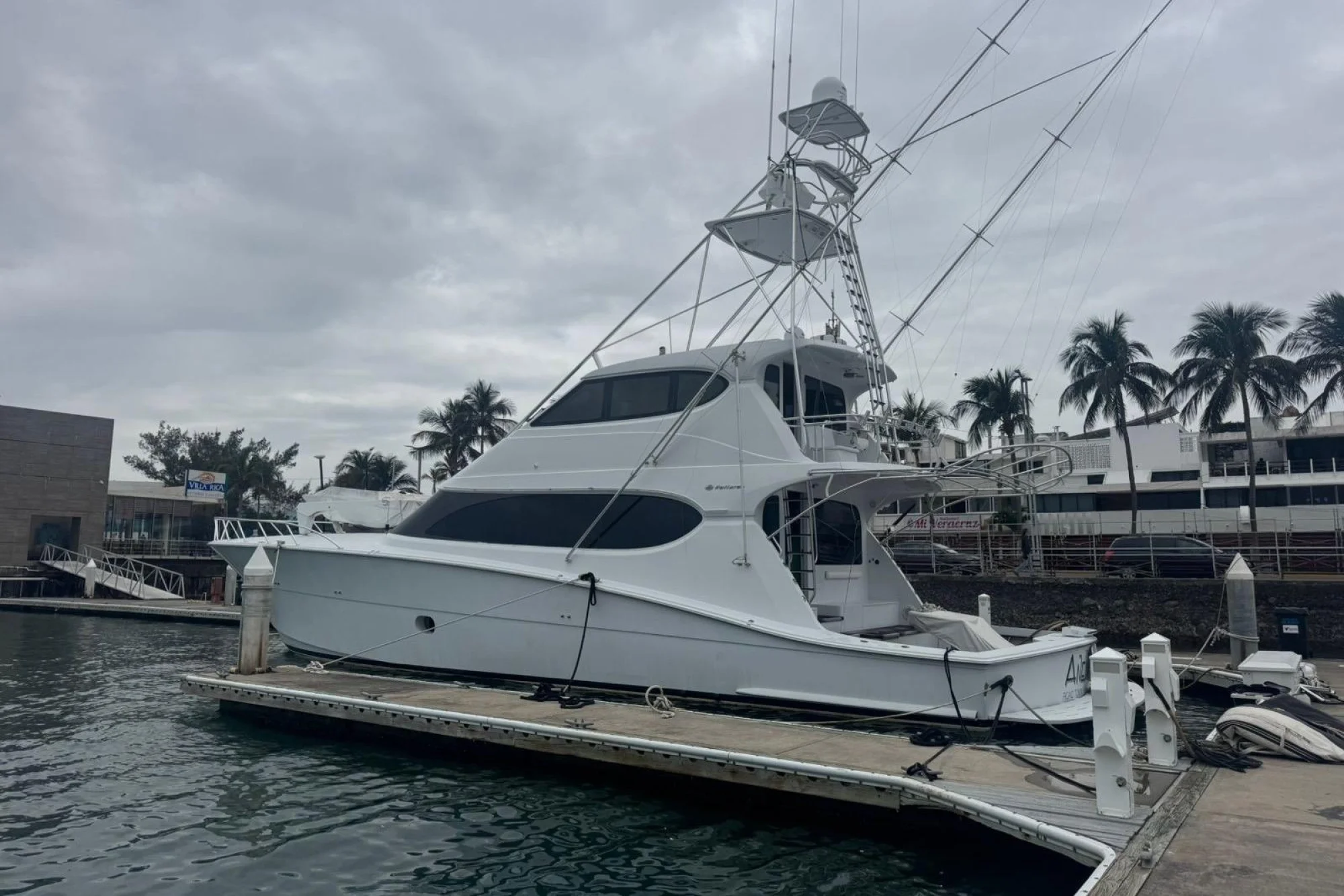 2007 Hatteras 77 Convertible - Image 5