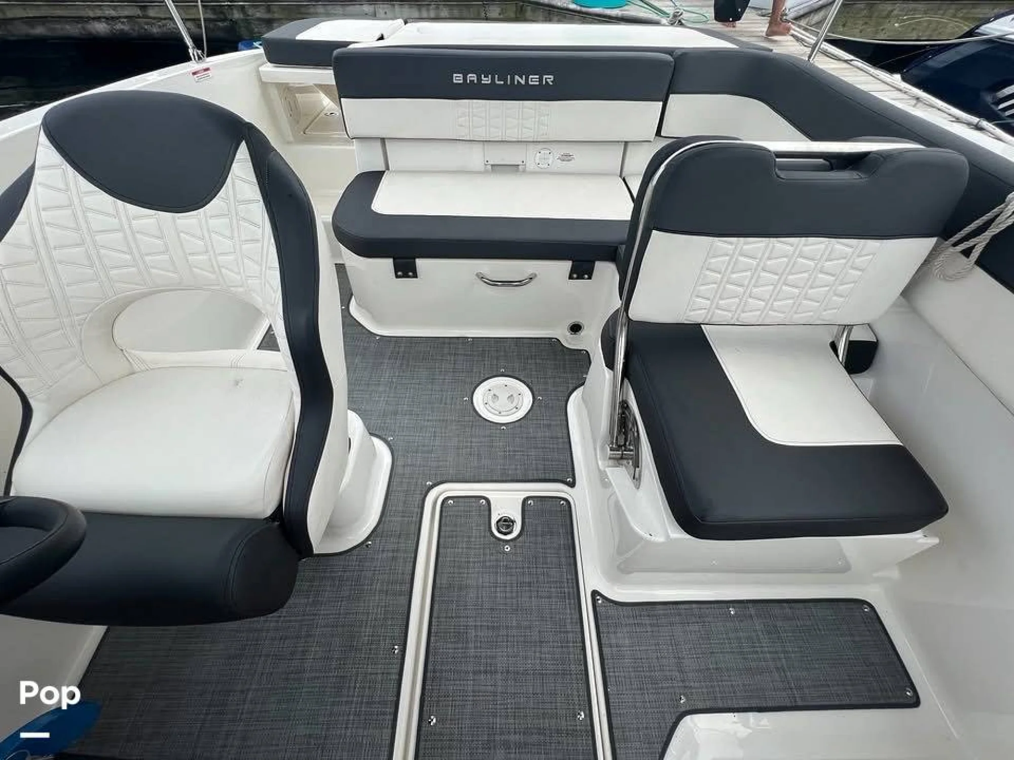 2021 Bayliner VR5 - Image 2
