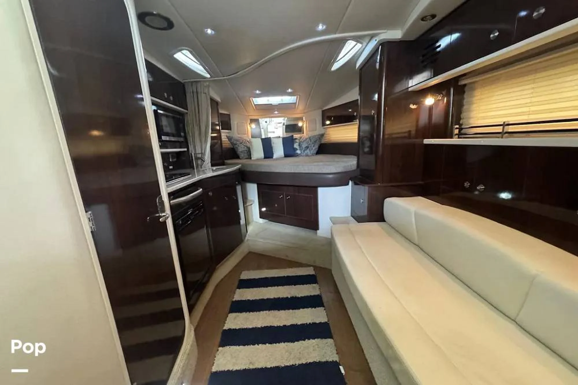 2016 Sea Ray 330 Sundancer - Image 4