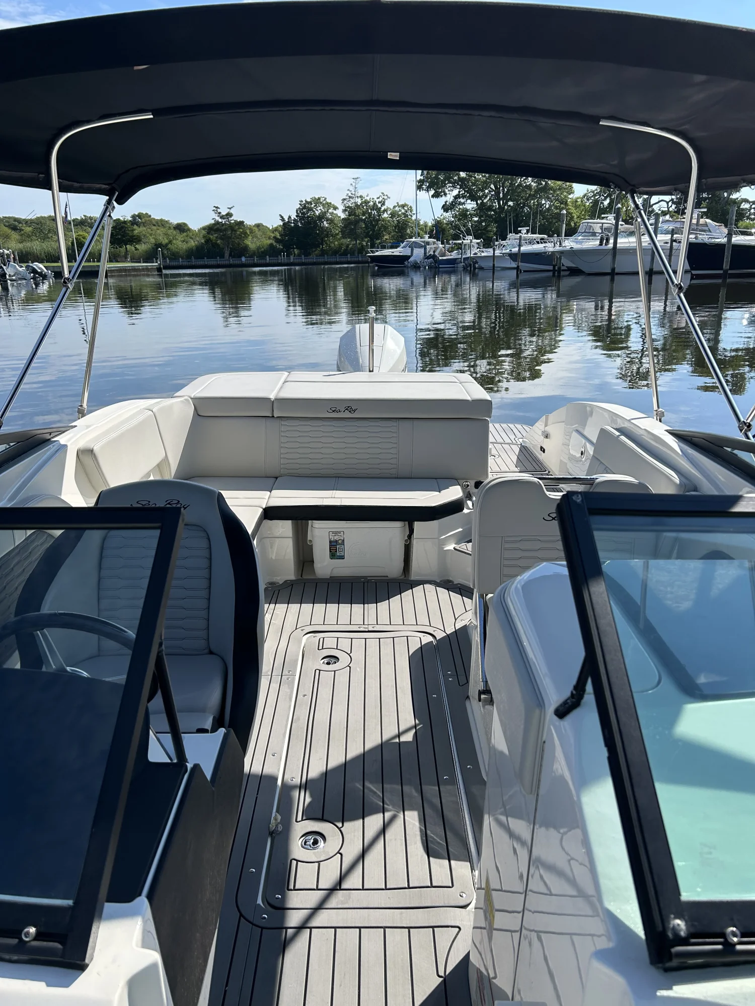 2021 Sea Ray SPX 230 Outboard - Image 4