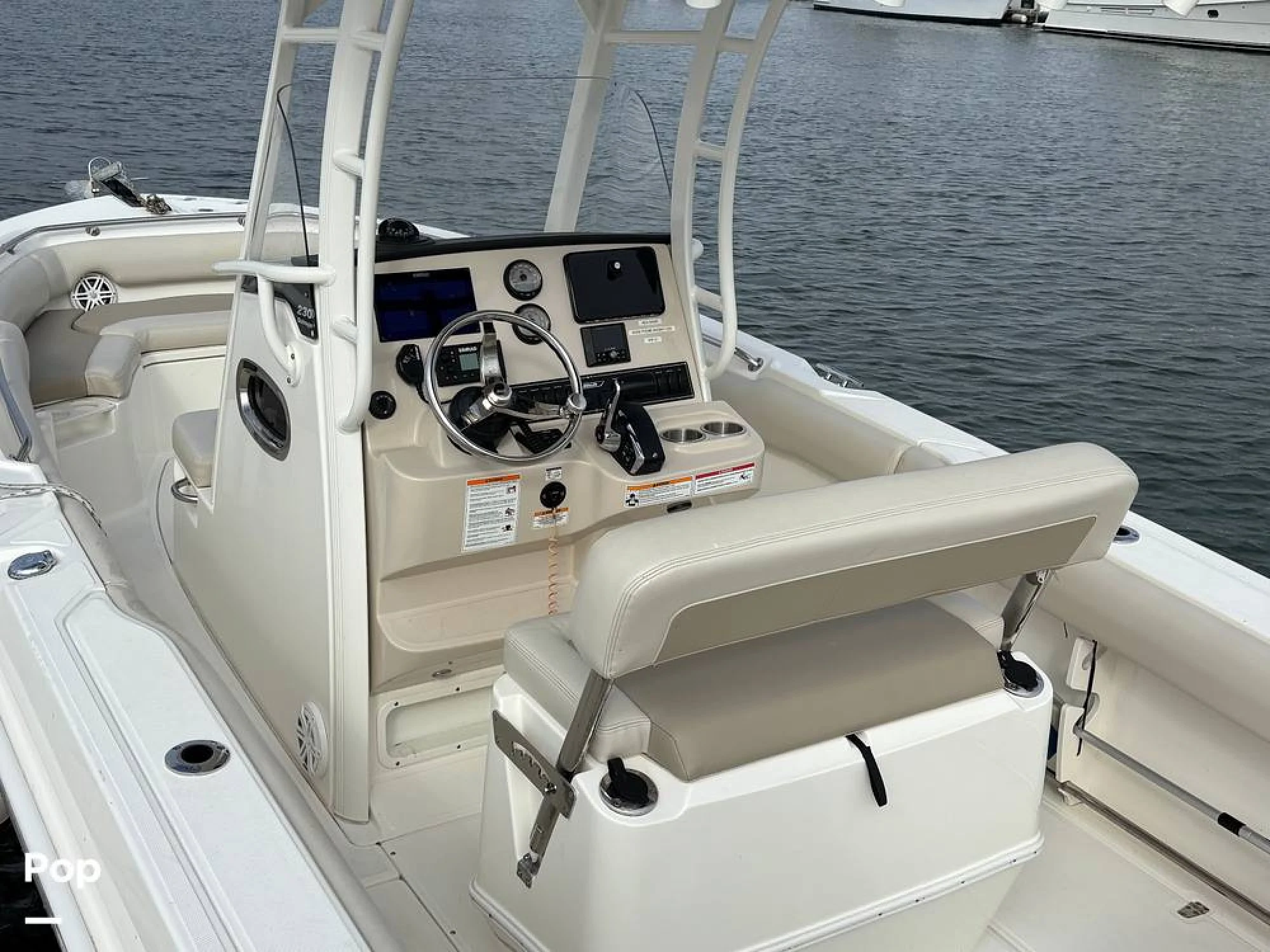 2025 Boston Whaler 230 Outrage - Image 2
