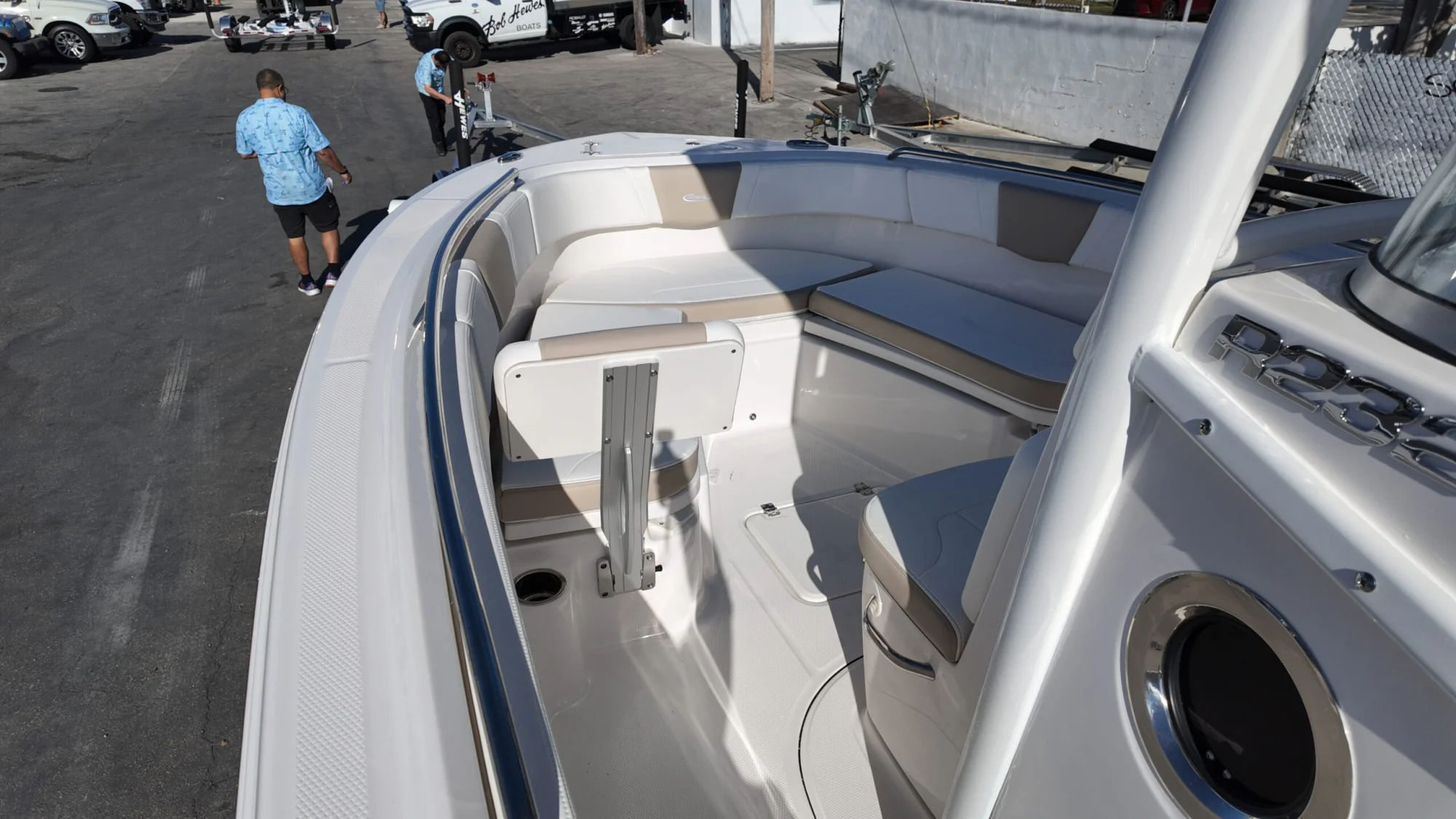 2025 ROBALO 232 Explorer - Image 3
