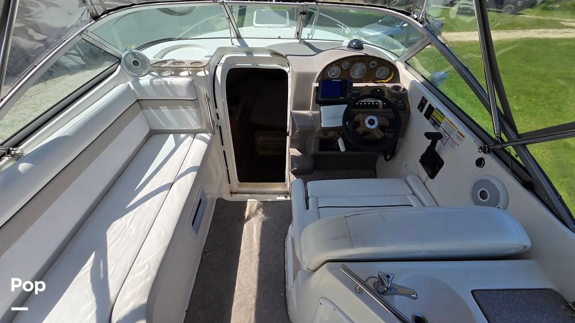 2006 Rinker 250 Express Cruiser - Image 5