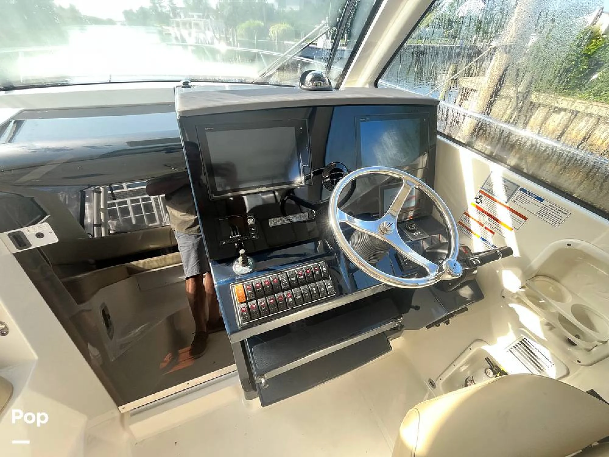 2018 Pursuit OS 325 - Image 5