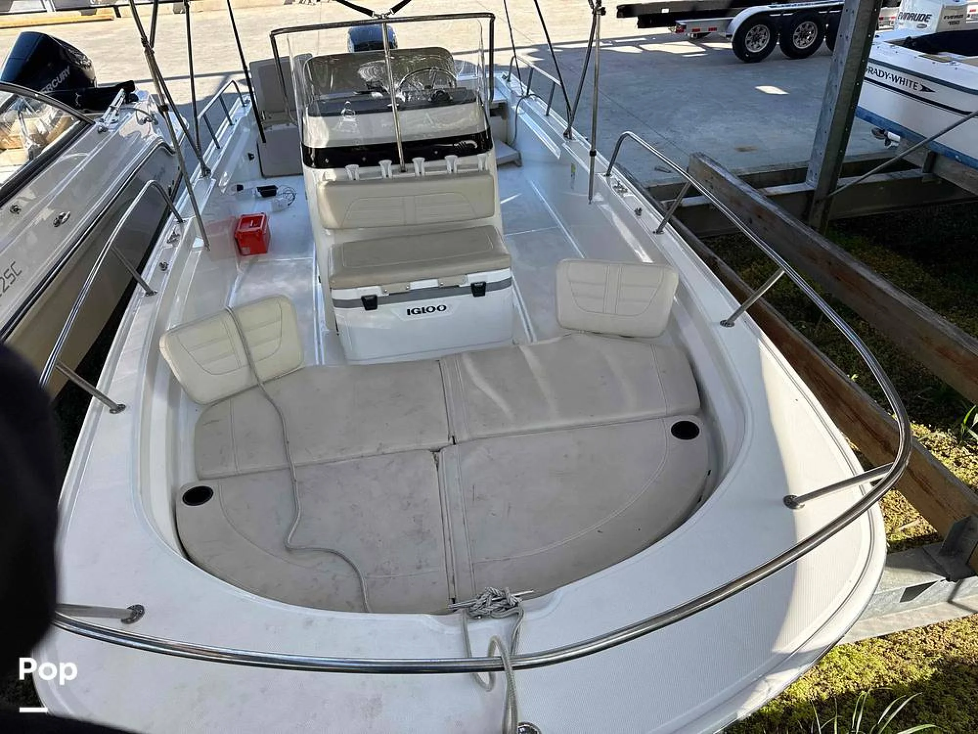 2024 Boston Whaler 21 Montauk - Image 2