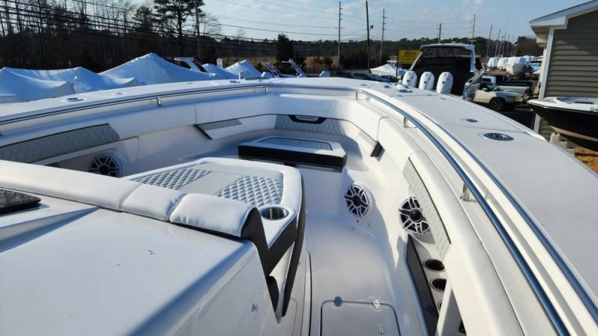 2025 Blackfin 400 Center Console - Image 4