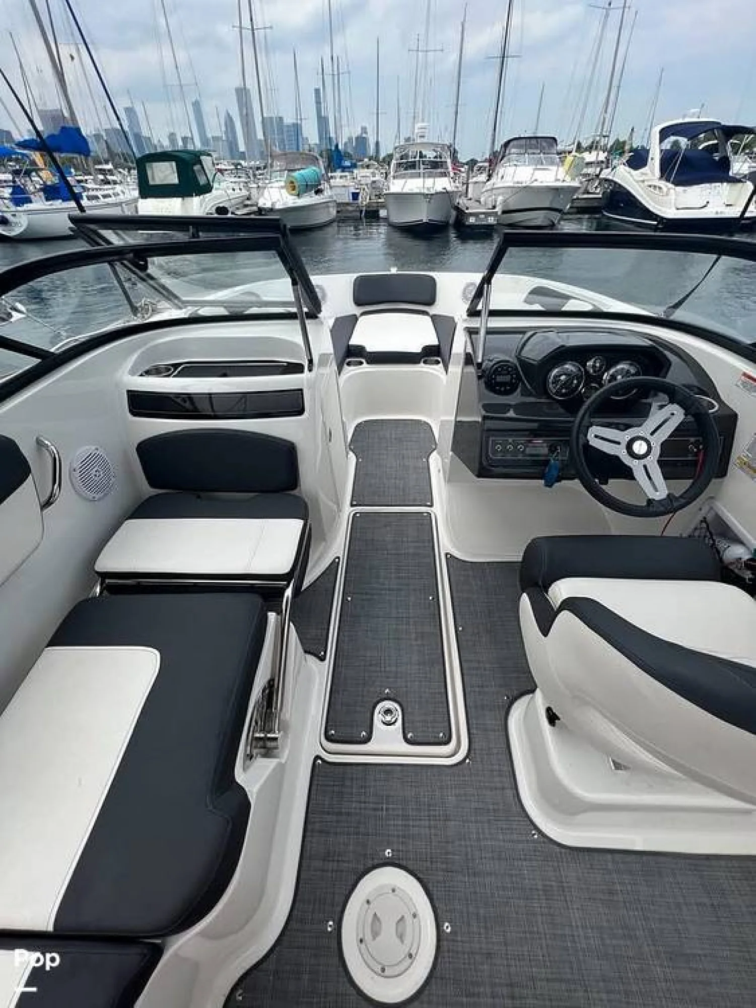 2021 Bayliner VR5 - Image 4