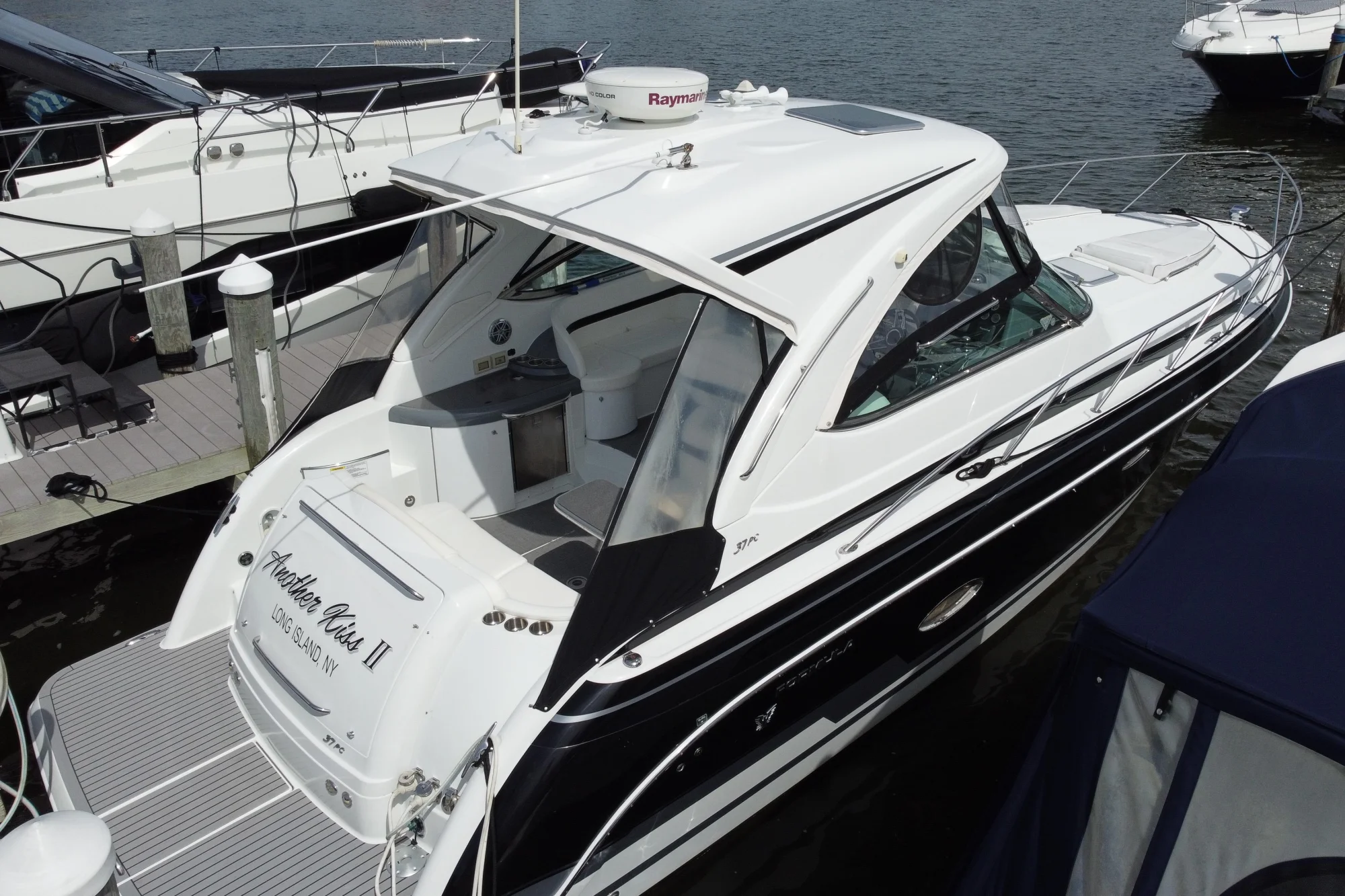 2015 Formula 37 Performance Cruiser - Image 3