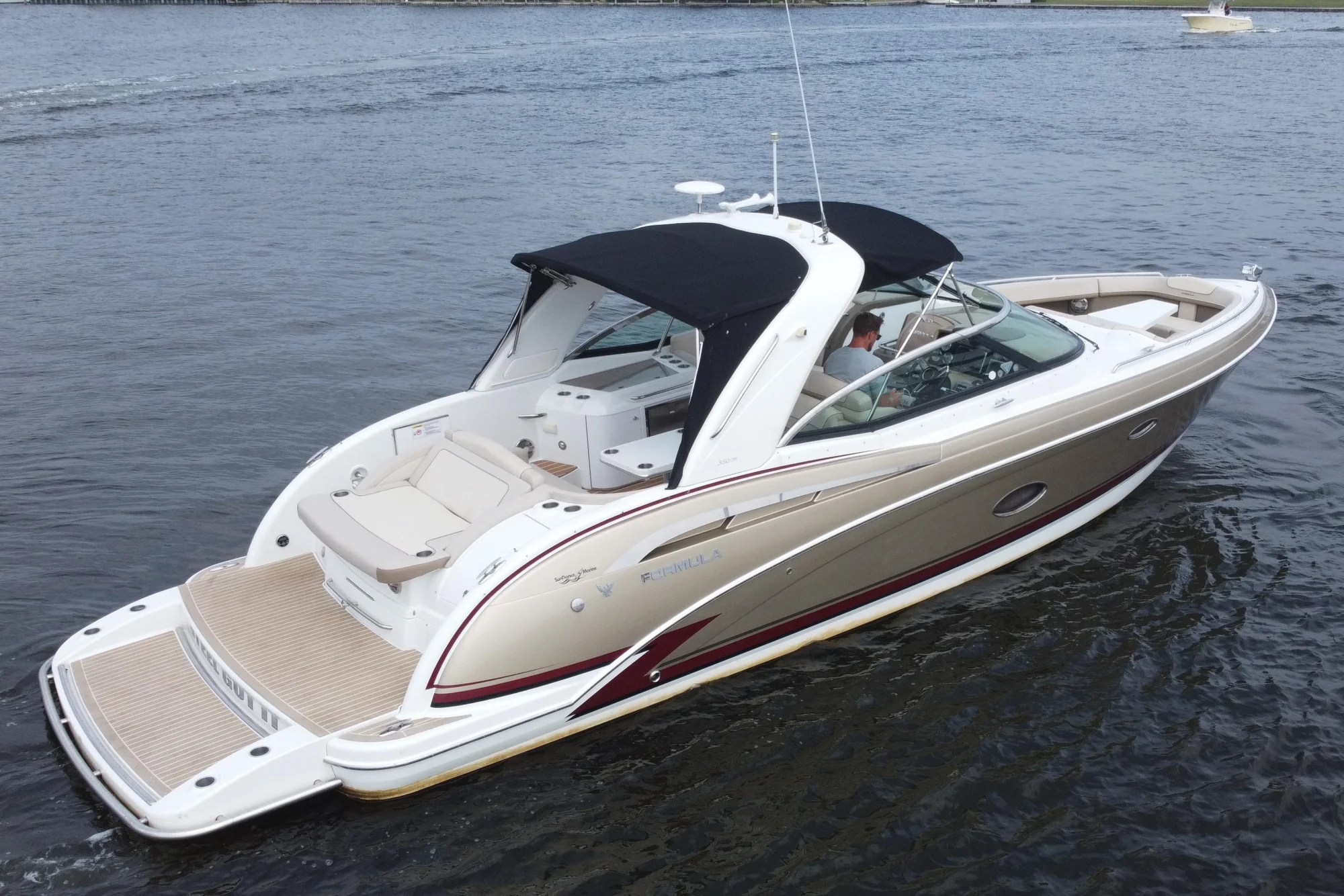 2013 Formula 350 Crossover Bowrider - Image 3