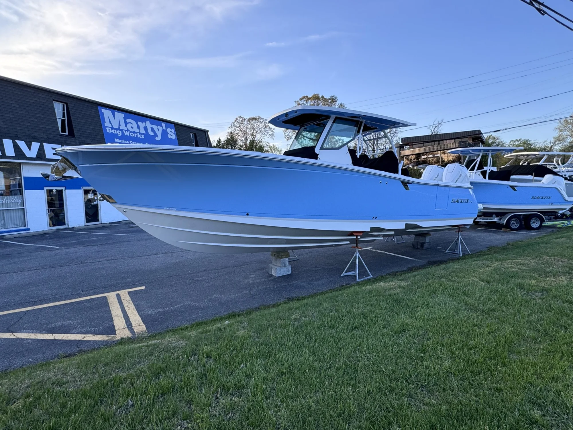 2027 Blackfin 332 Center Console