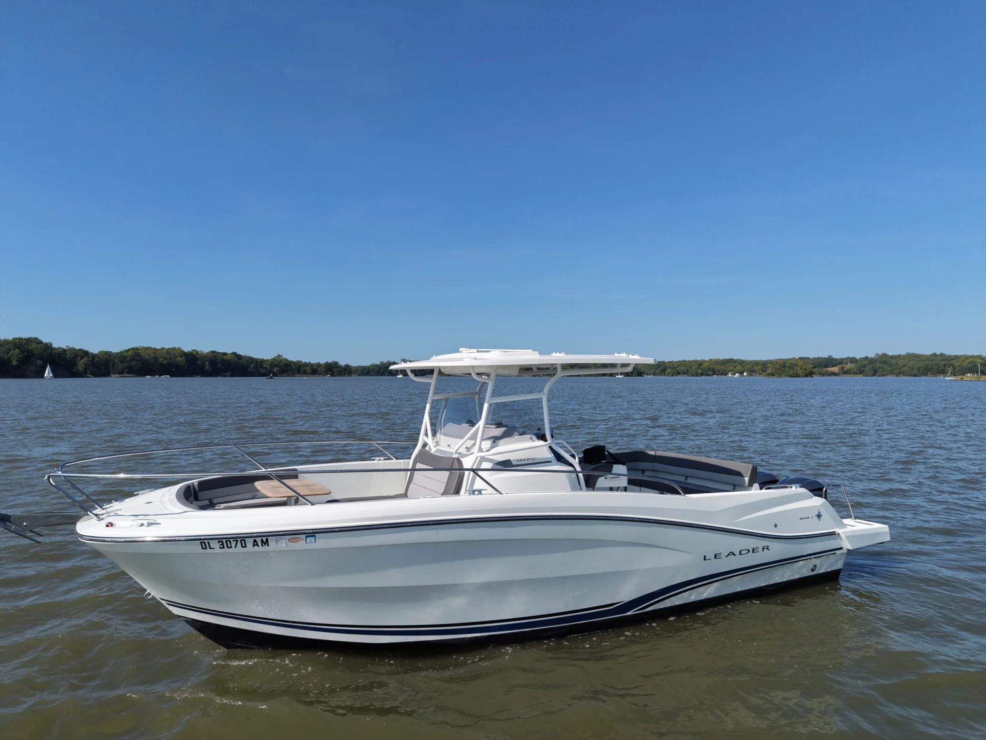2019 Jeanneau Leader 9.0 CC - Image 2