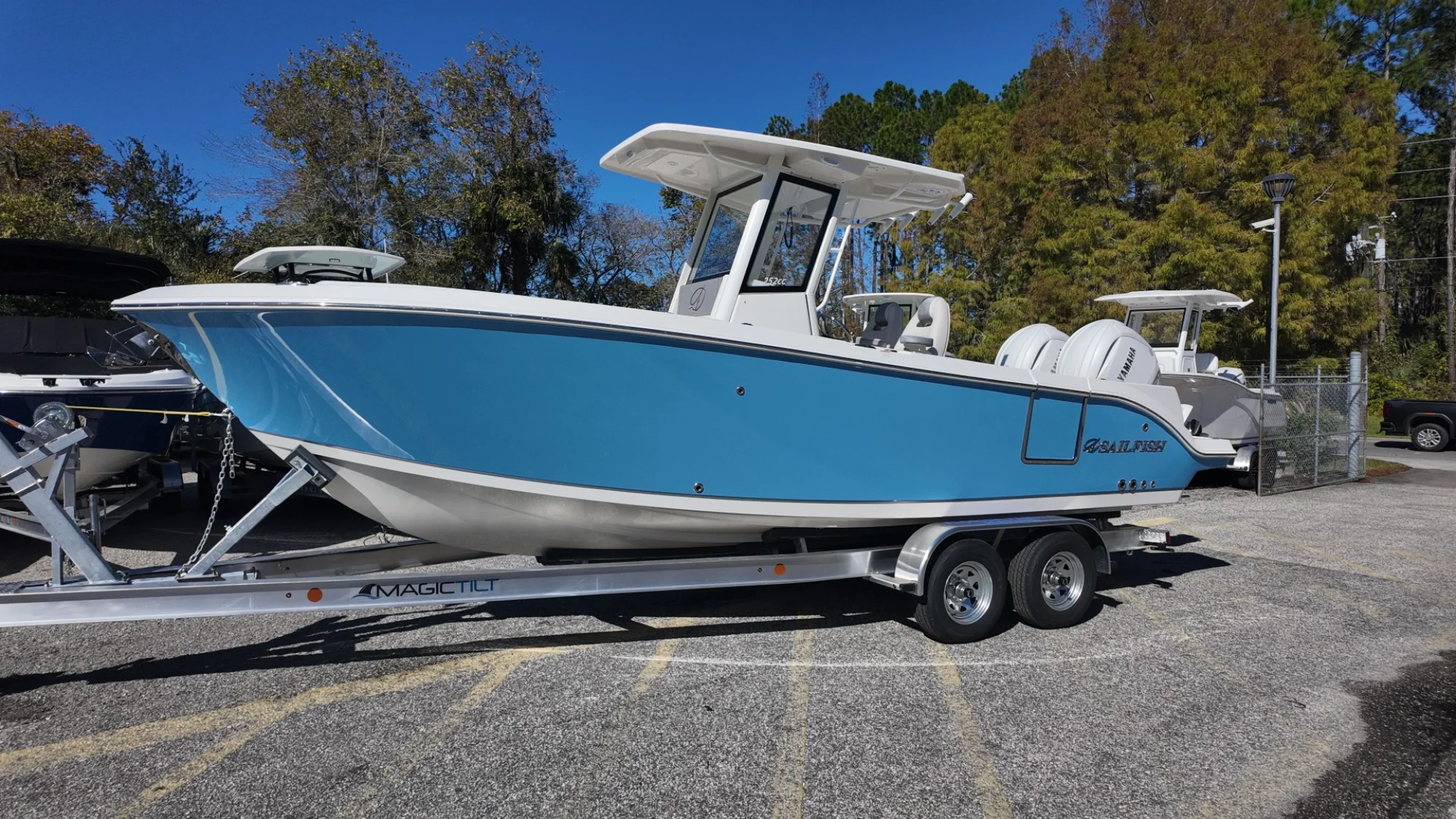 2026 Sailfish 252 CC — Twin Yamaha 150s