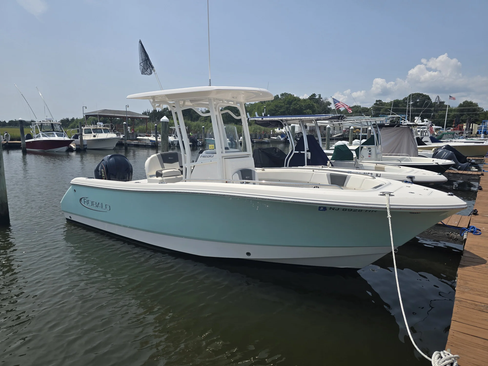 2022 23' Robalo R232 Center Console | 23ft - Main Image