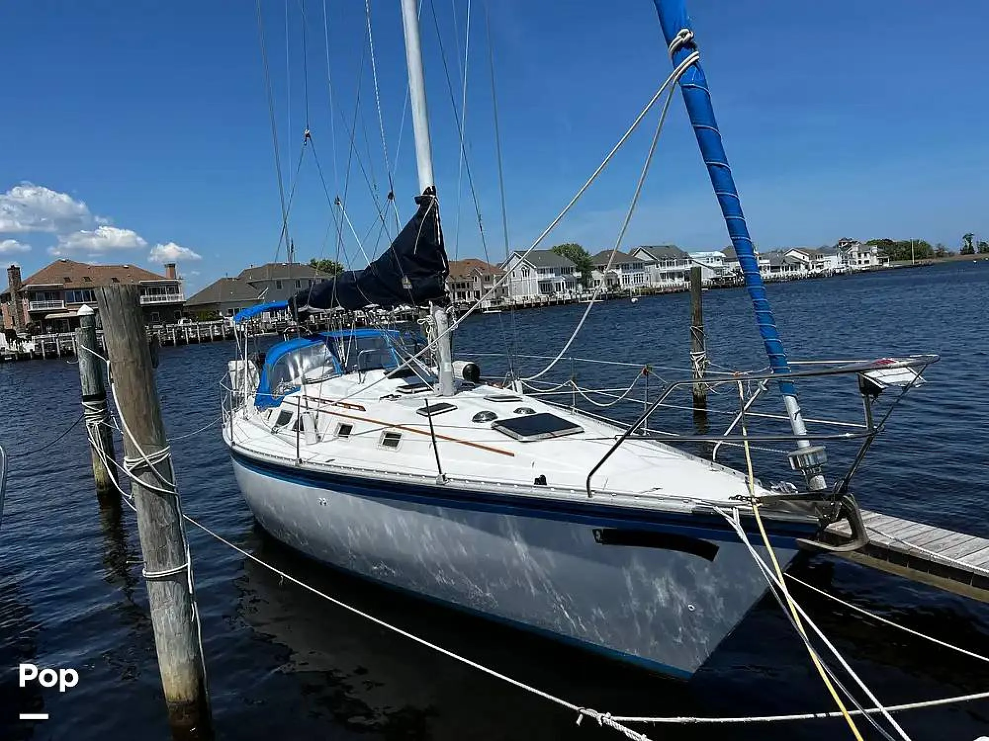1983 Hunter 34 - Main Image