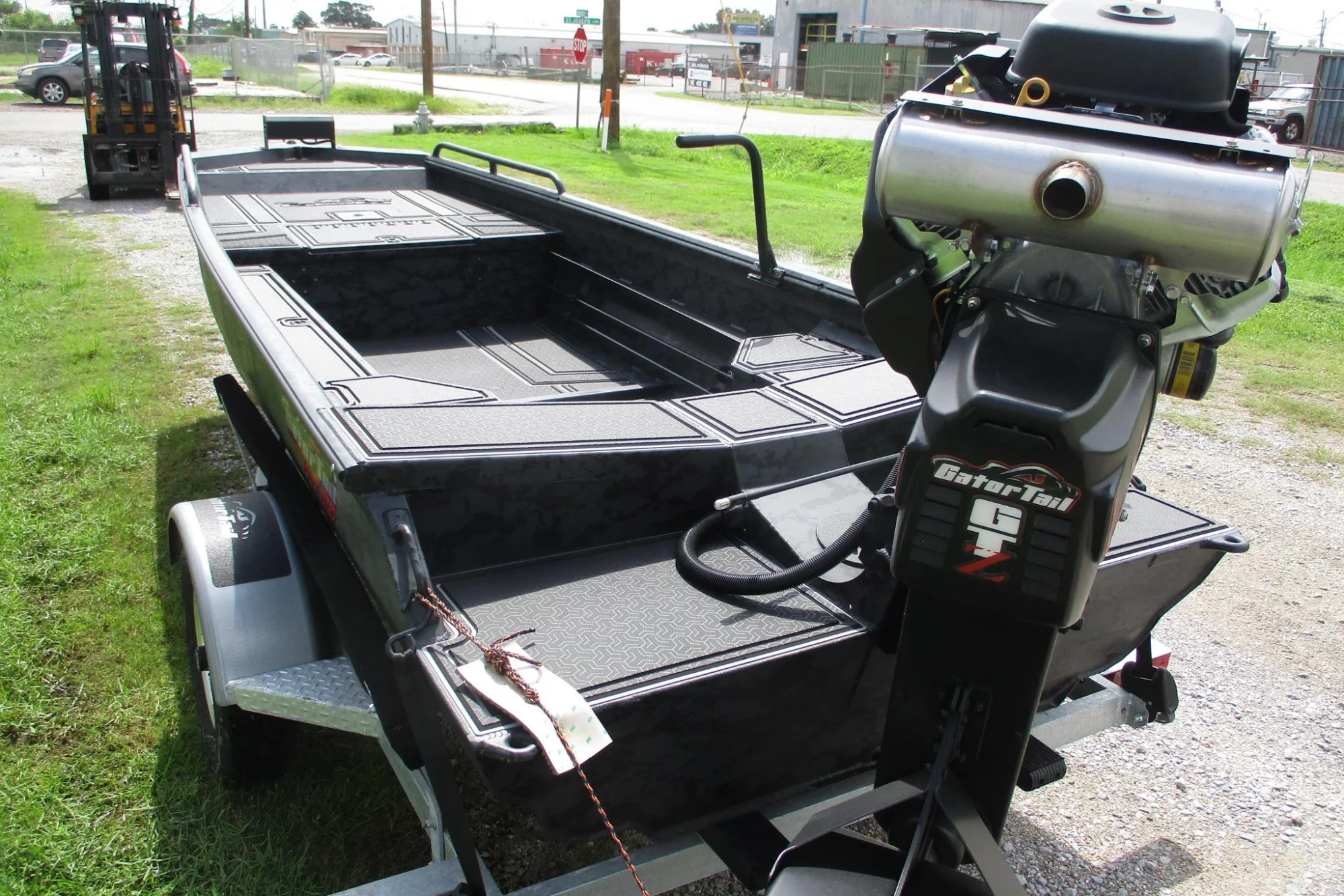 2026 Gator Tail 1750 MID DECK SAVAGE - Image 5