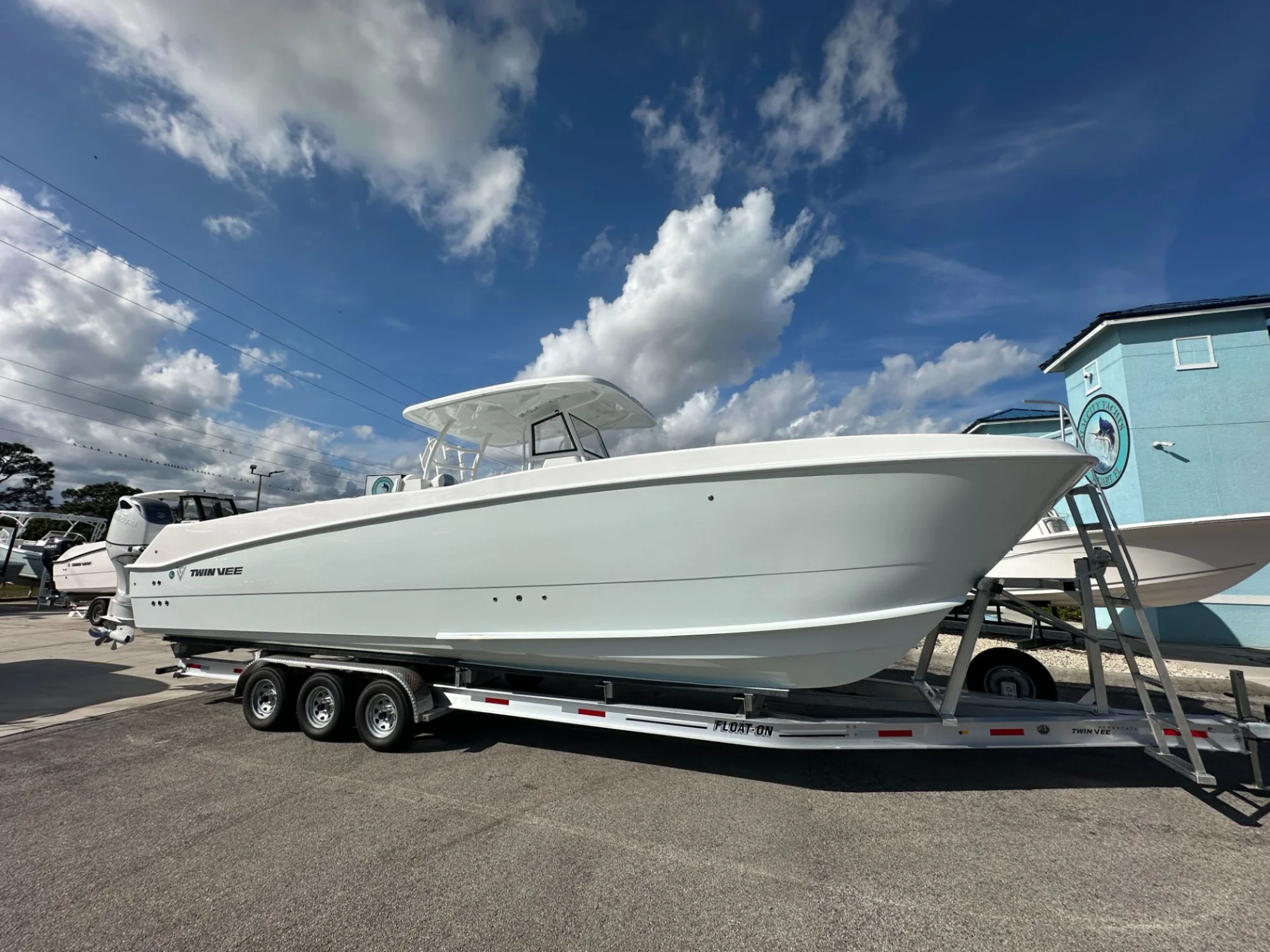 2026 Twin Vee 340 GFX - Main Image