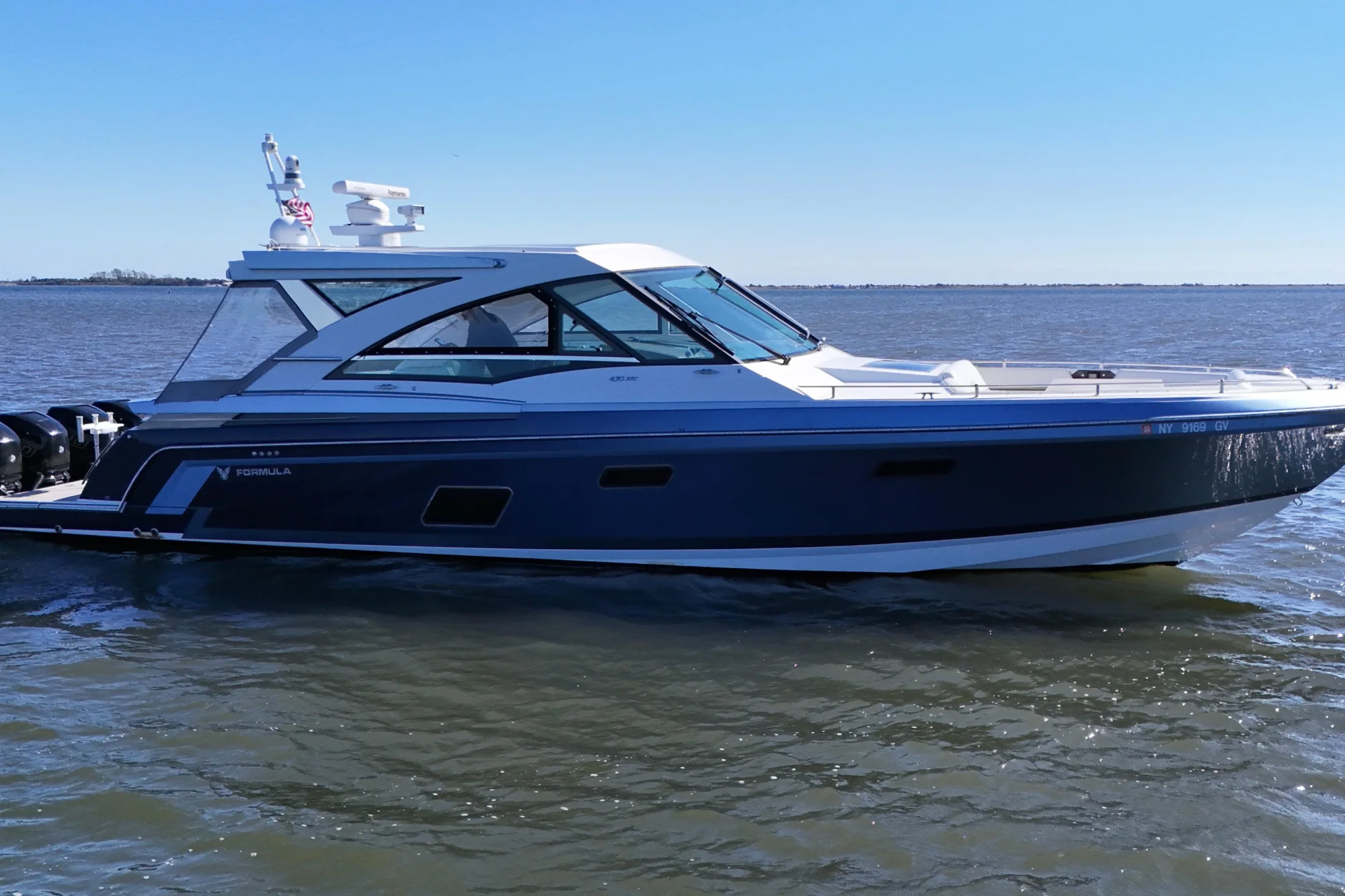 2017 Formula 430 Super Sport Crossover - Image 5