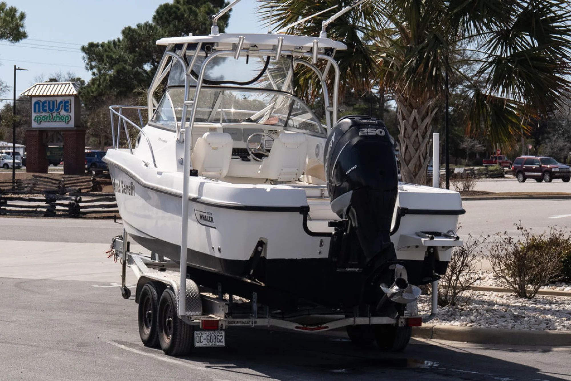 Boston Whaler 235 CONQUEST - Image 4