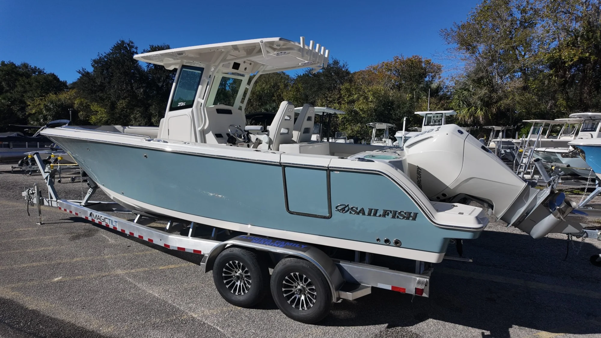 2026 Sailfish 272 SE CC – Twin Mercury 200XL DTS - Image 4