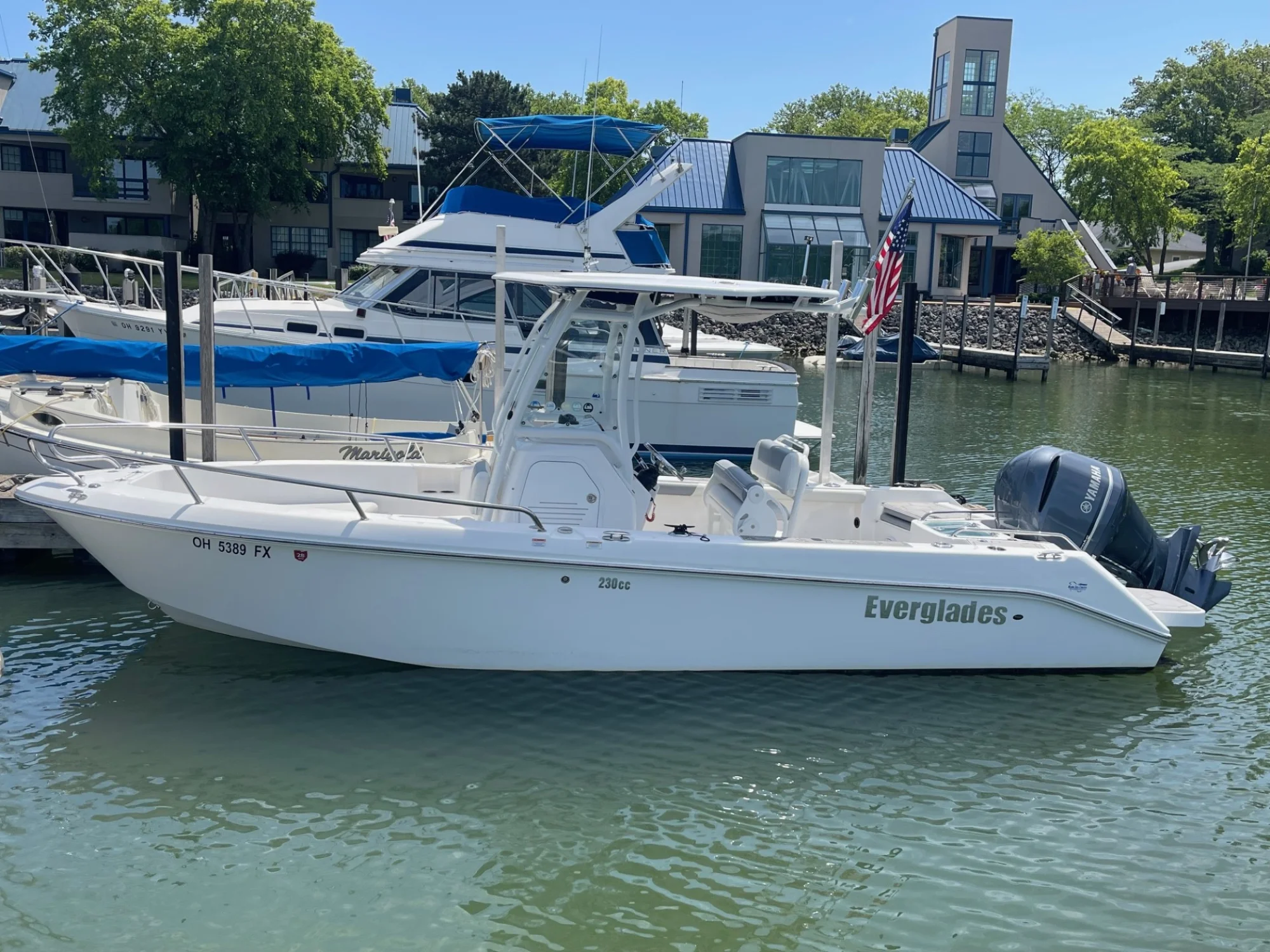 2018Everglades 230 Center Console