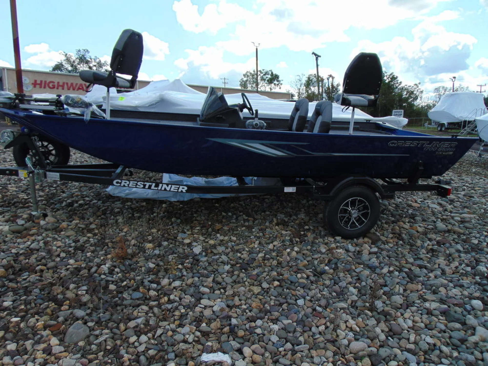 Crestliner 1700 Storm - Main Image