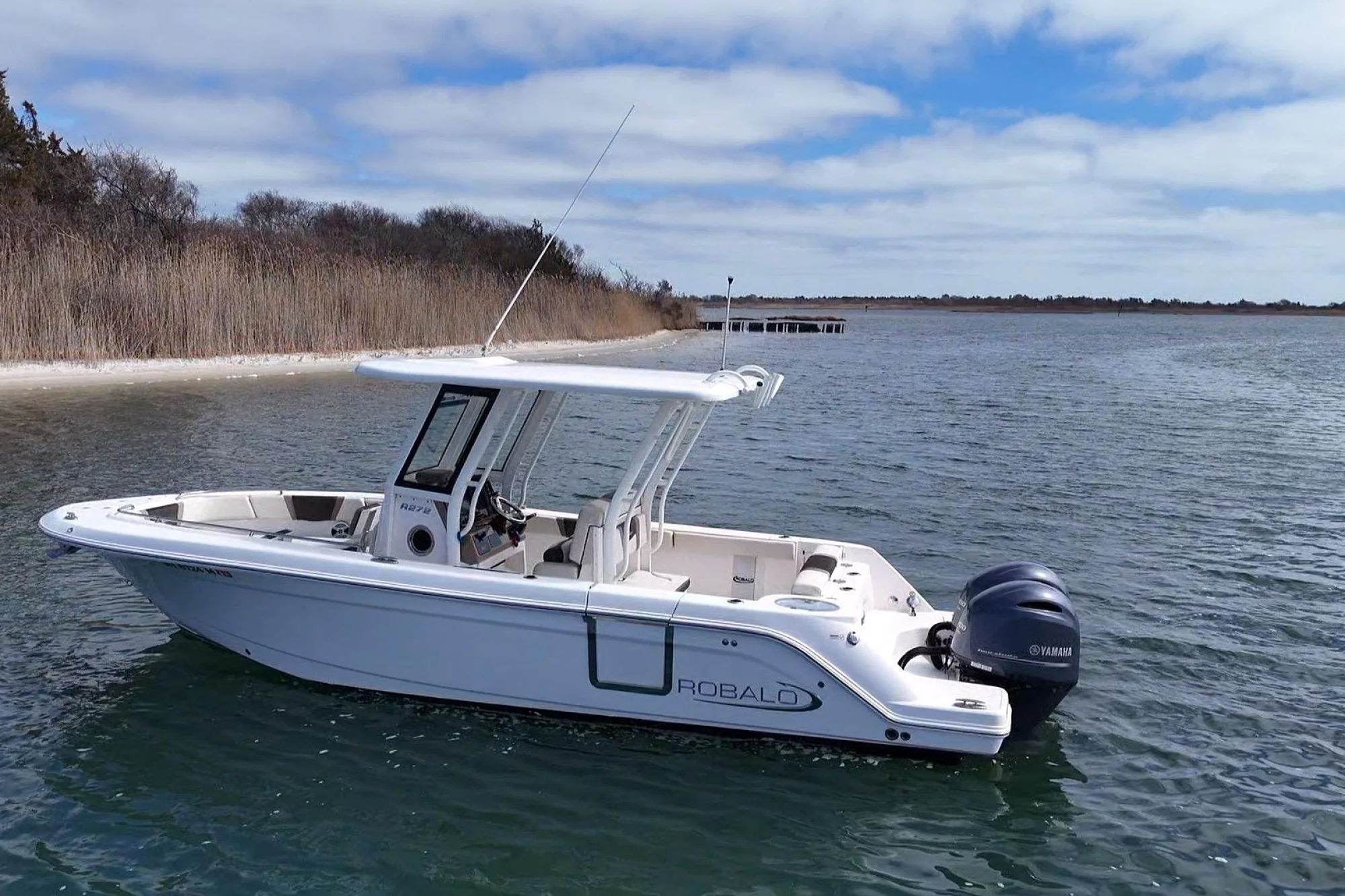 2020 Robalo R272 Center Console