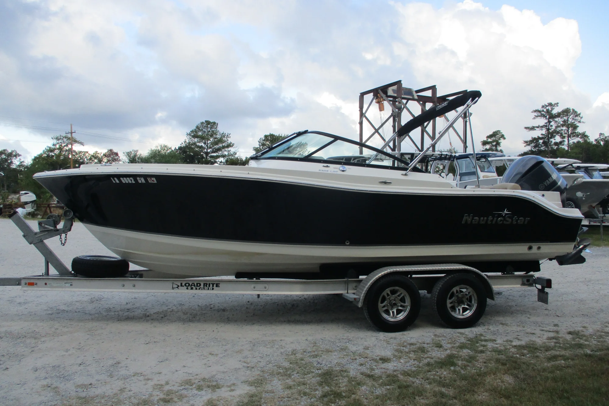2020 NauticStar 2302 Legacy Dual Console - Image 5