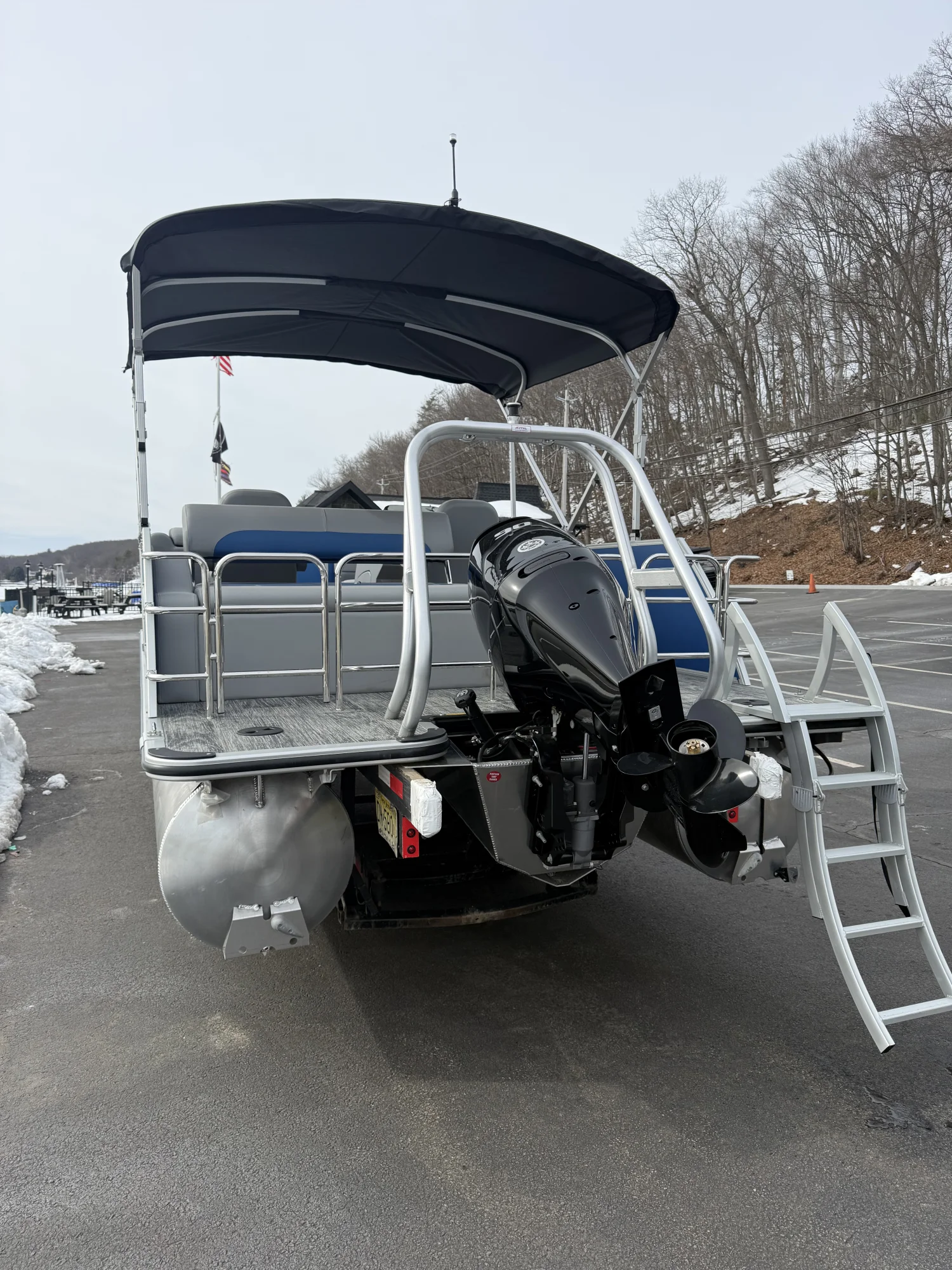 2026 Bentley Pontoons Legacy 200 Swingback - Image 4