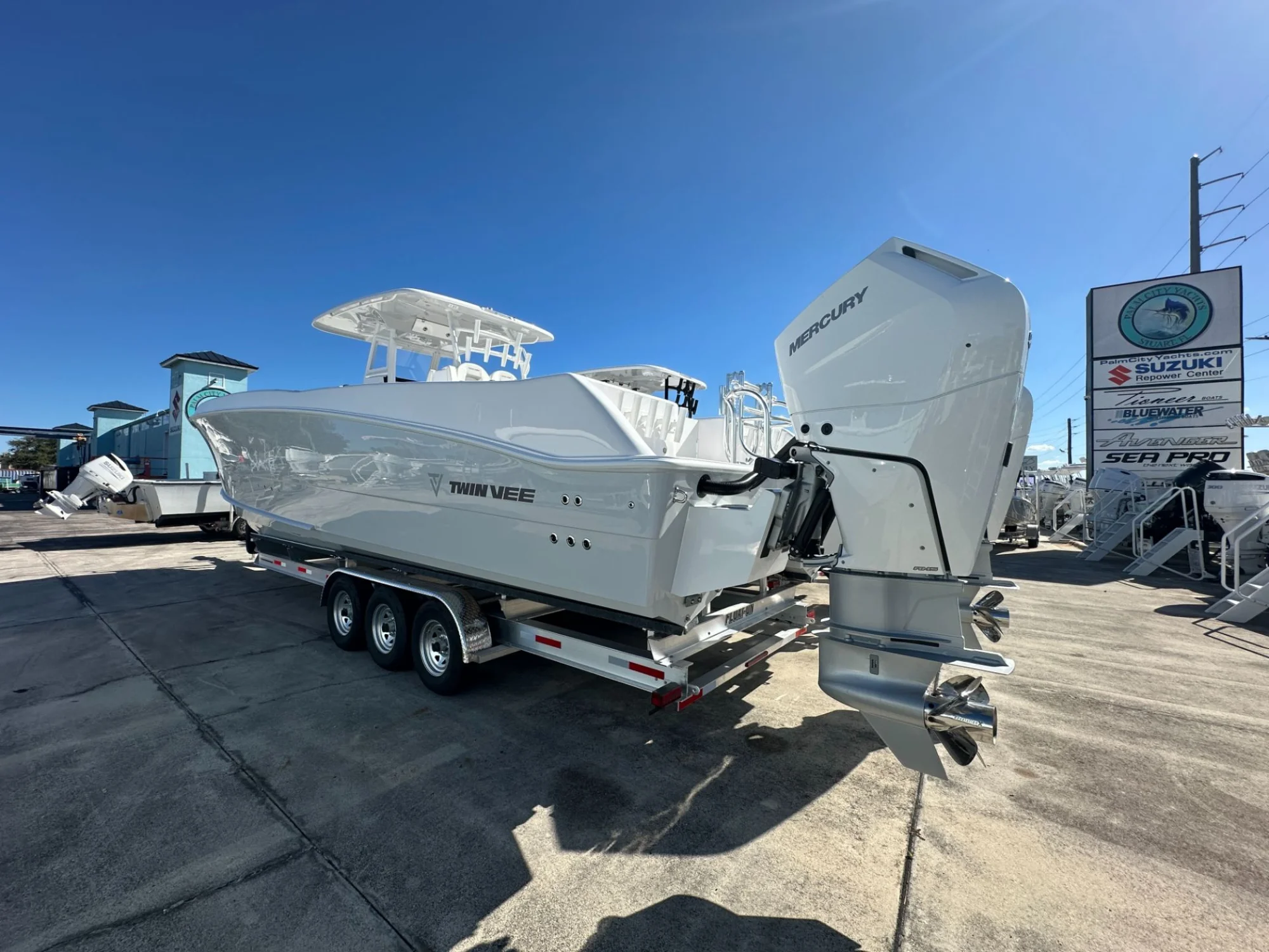 2026 Twin Vee 340 GFX - Image 3
