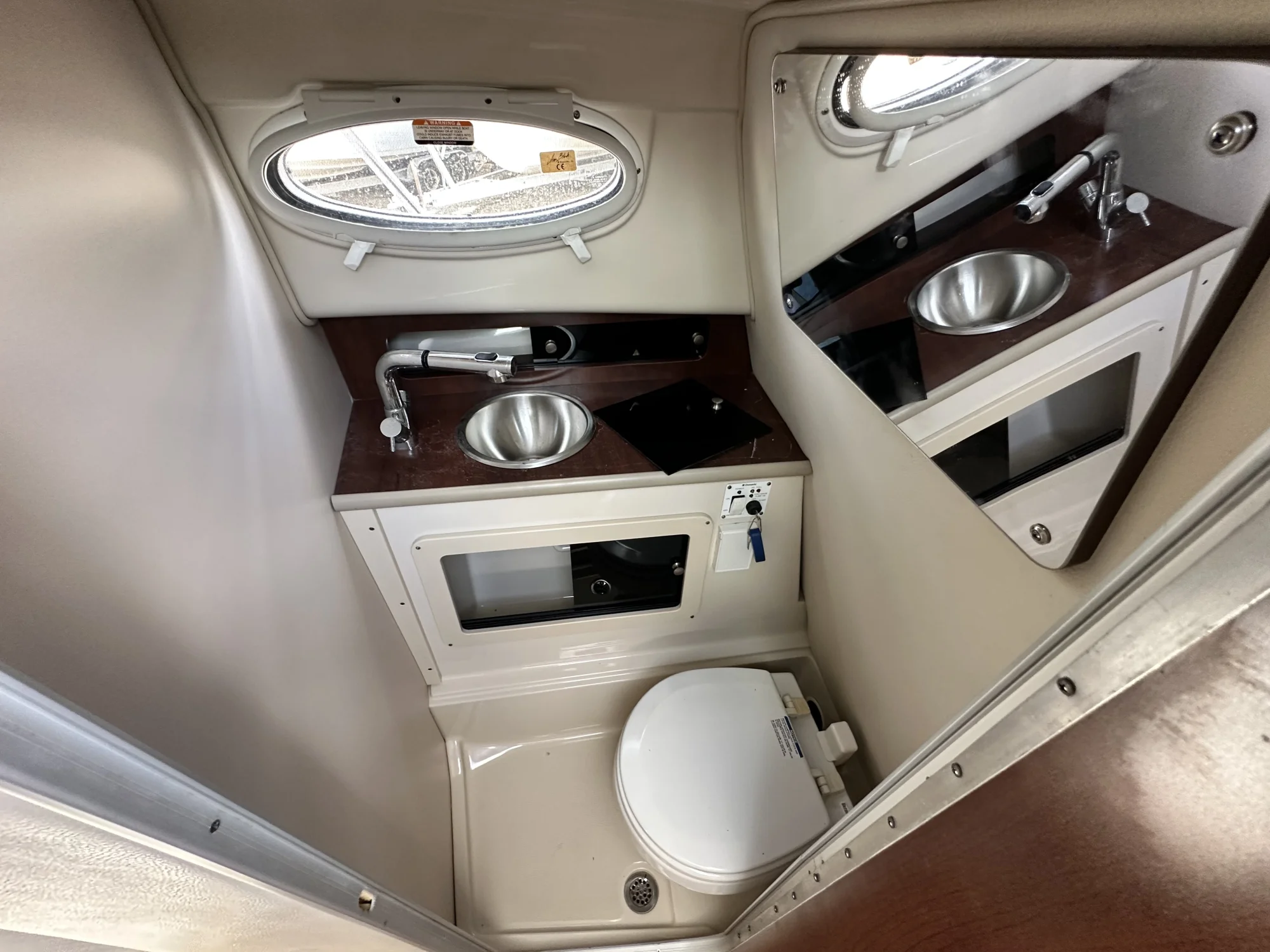 2016 Robalo R265 - Image 2