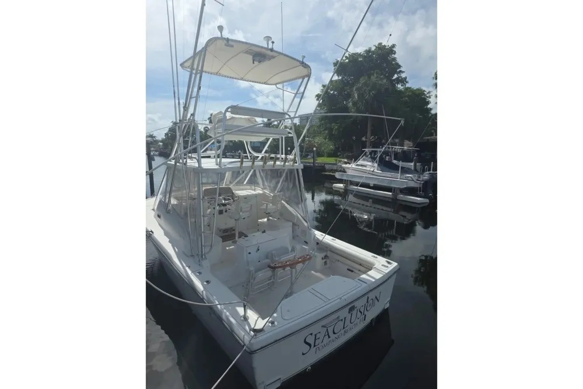 2001 Pursuit 3000 Offshore - Image 2