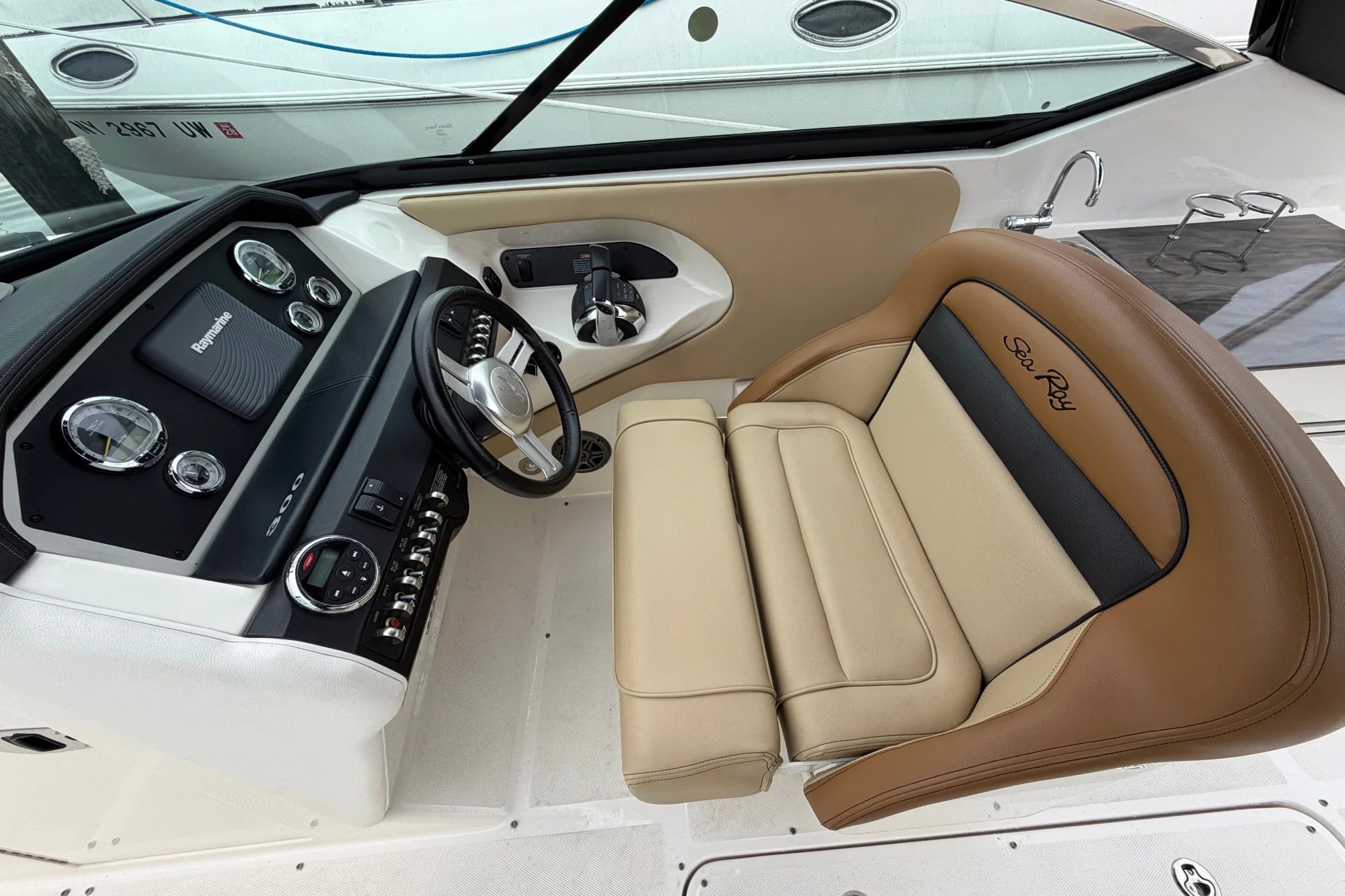 2014 Sea Ray 300 SLX - Image 5