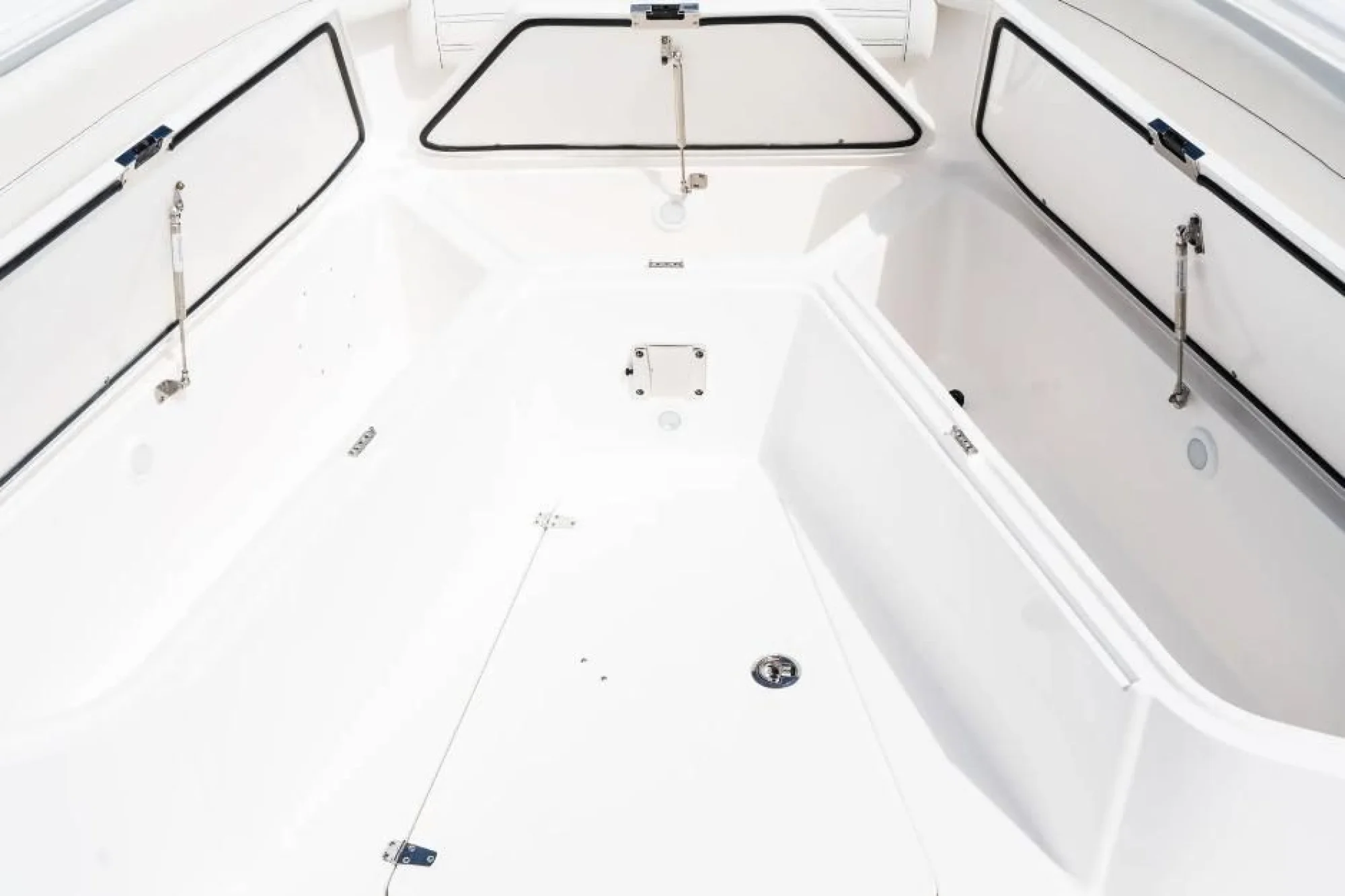 2023 EdgeWater 340CC - Image 5