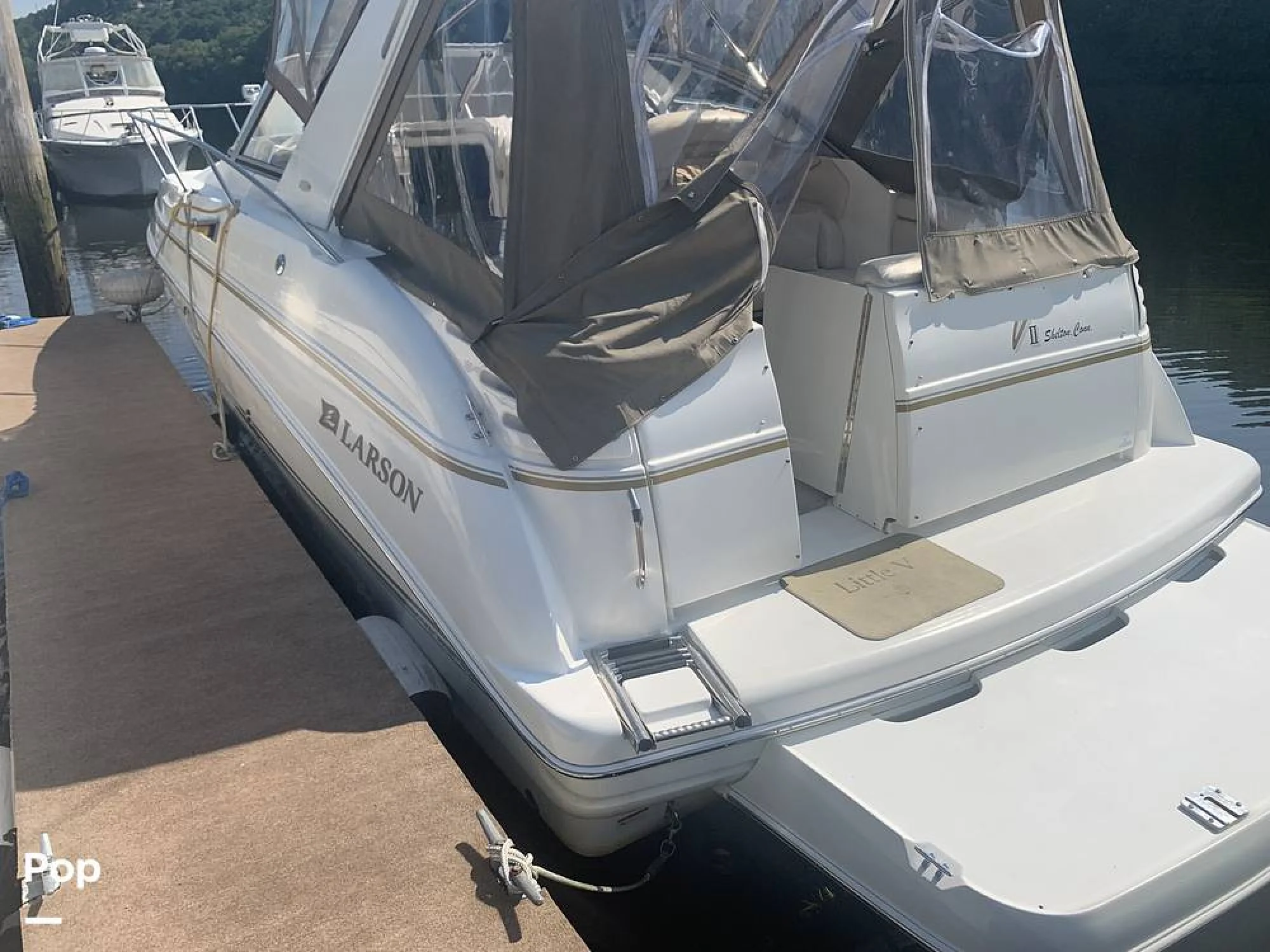 2004 Larson 330 Cabrio - Image 3