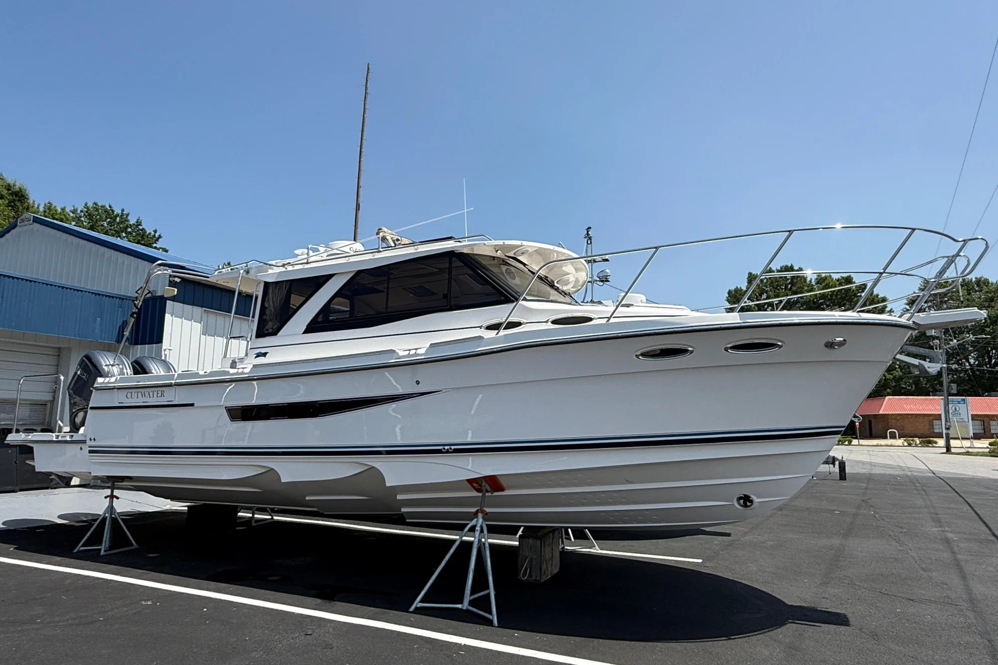 2026 Cutwater C-32 Coupe - Main Image